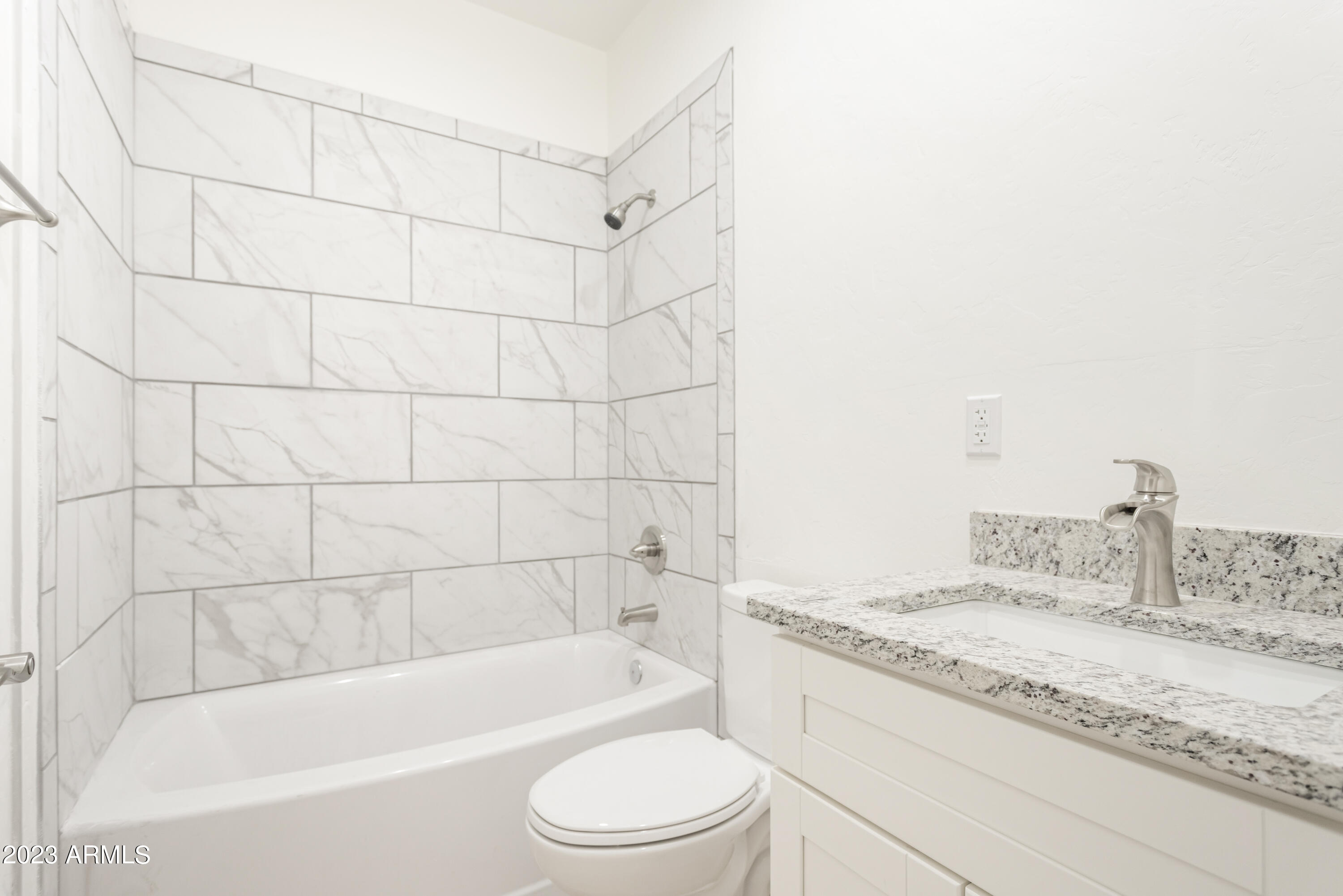 RANCHO ARIZONA - Residential