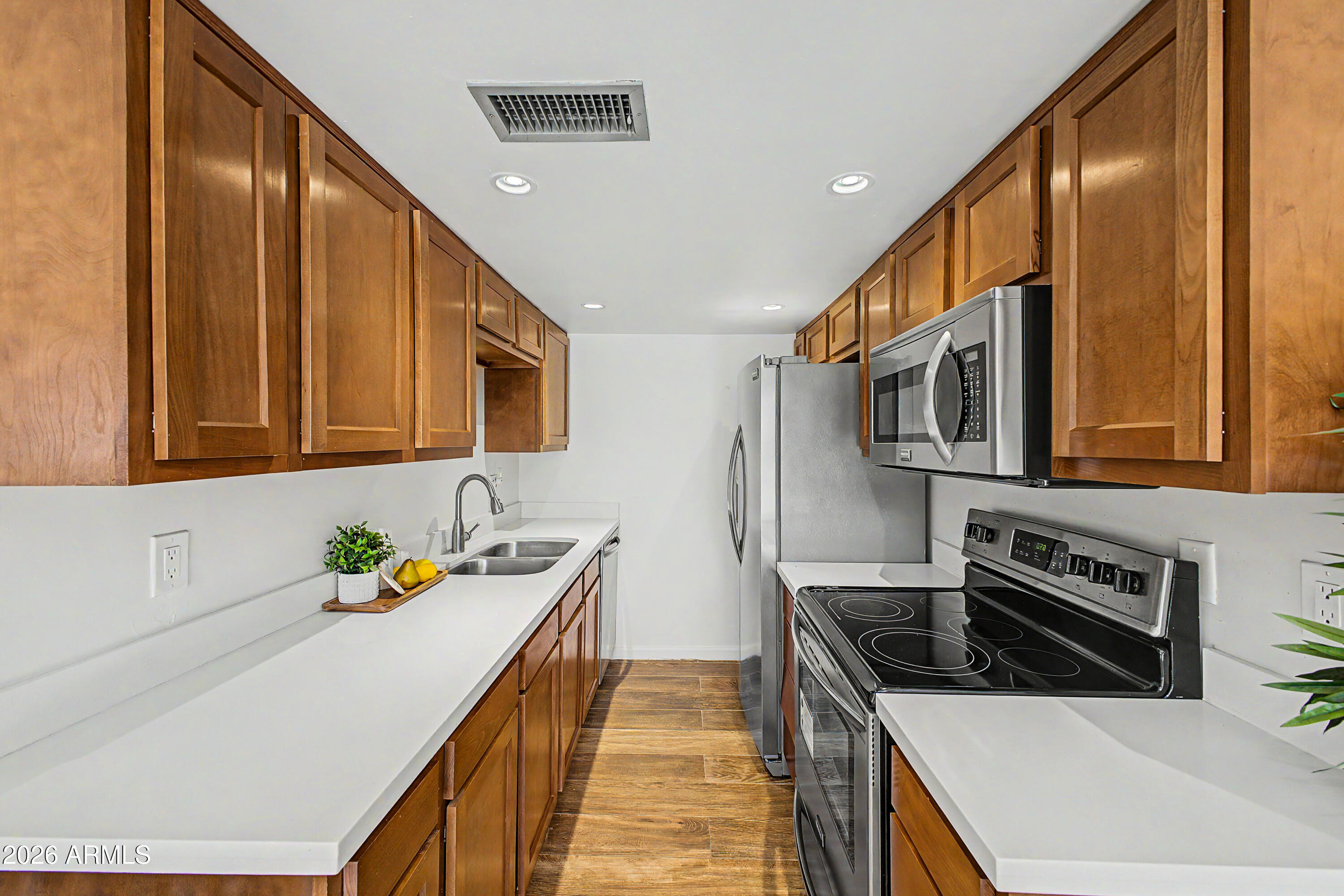 Beautifully located townhome in the heart of Scottsdale, just minutes from Old Town Scottsdale, Scottsdale Stadium, and Papago Park, and only about 4 miles from ASU. This thoughtfully upgraded home features fresh interior paint on the lower level and a smooth Santa Fe finish throughout both upstairs and downstairs. Durable 4-foot plank ceramic tile flooring with a wood-look finish runs throughout. The kitchen and bathrooms are enhanced with sleek Silestone countertops, along with matching stainless steel Frigidaire appliances for a cohesive look. A rare highlight is the private laundry room with washer and dryer included--an uncommon feature in many townhomes--along with additional individual storage space. Energy-efficient Low-E windows add comfort and efficiency.
Step outside to a private patio fitted with pavers, perfect for relaxing or entertaining, and enjoy close proximity to the community pool and spa.
Association Fee Incl: Water; Sewer; Garbage Collection; Roof Repair; Roof Replacement; Blanket Ins Policy; Front Yard Maint; Common Area Maint; Street Maint