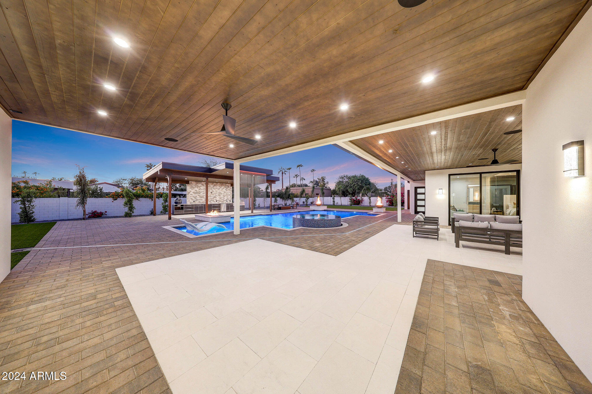 CACTUS VILLAS - Residential