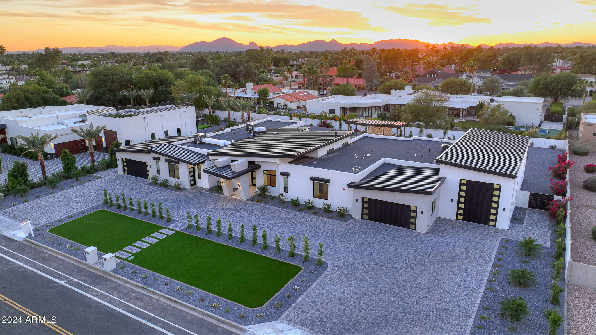 CACTUS VILLAS - Residential