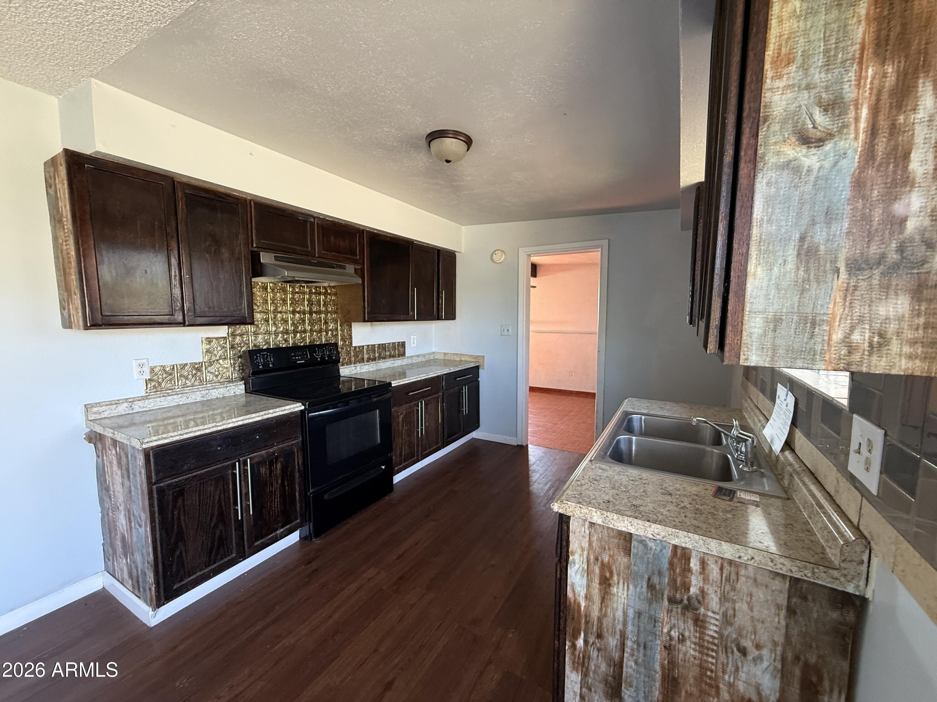 GOLDEN MEADOWS - Residential