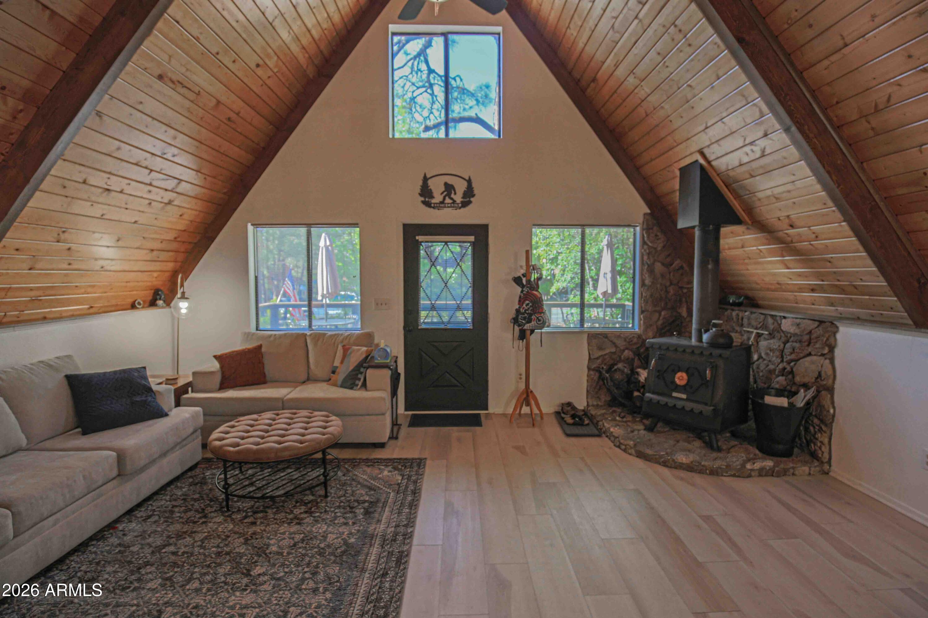 PINEWOOD 14 - Residential