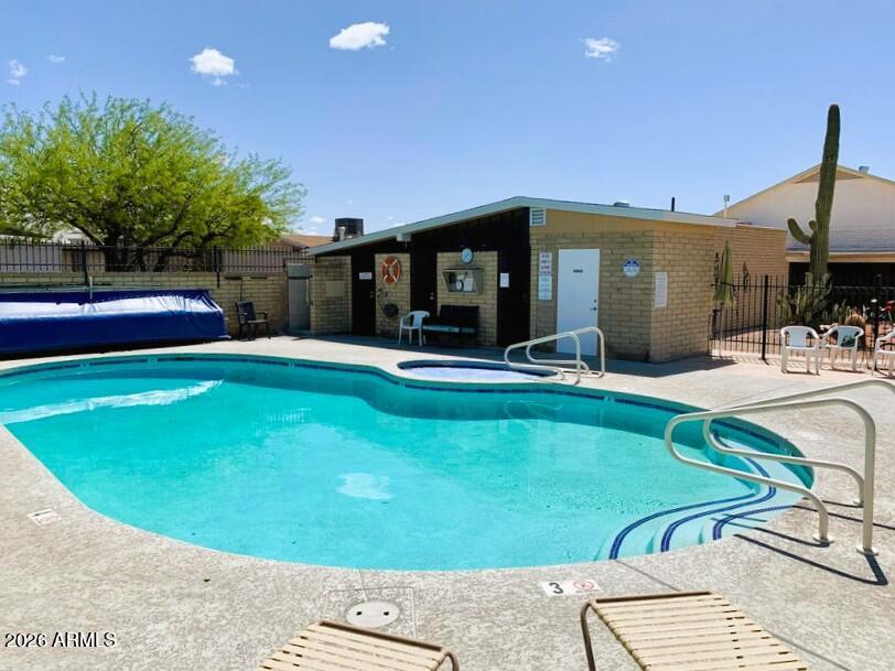 APACHE VILLA - Residential