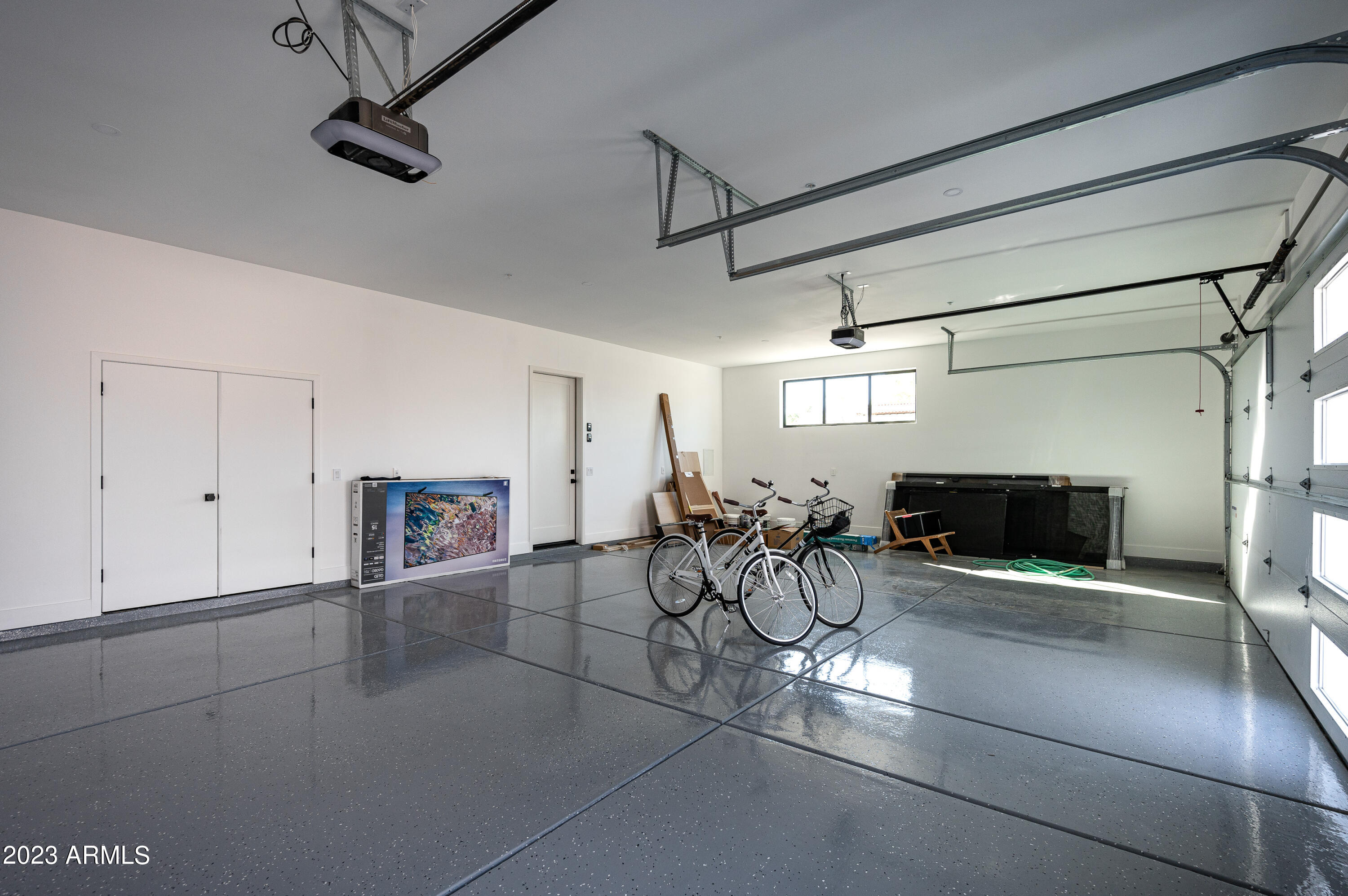 EQUESTRIAN MANOR UNIT 1 - Residential