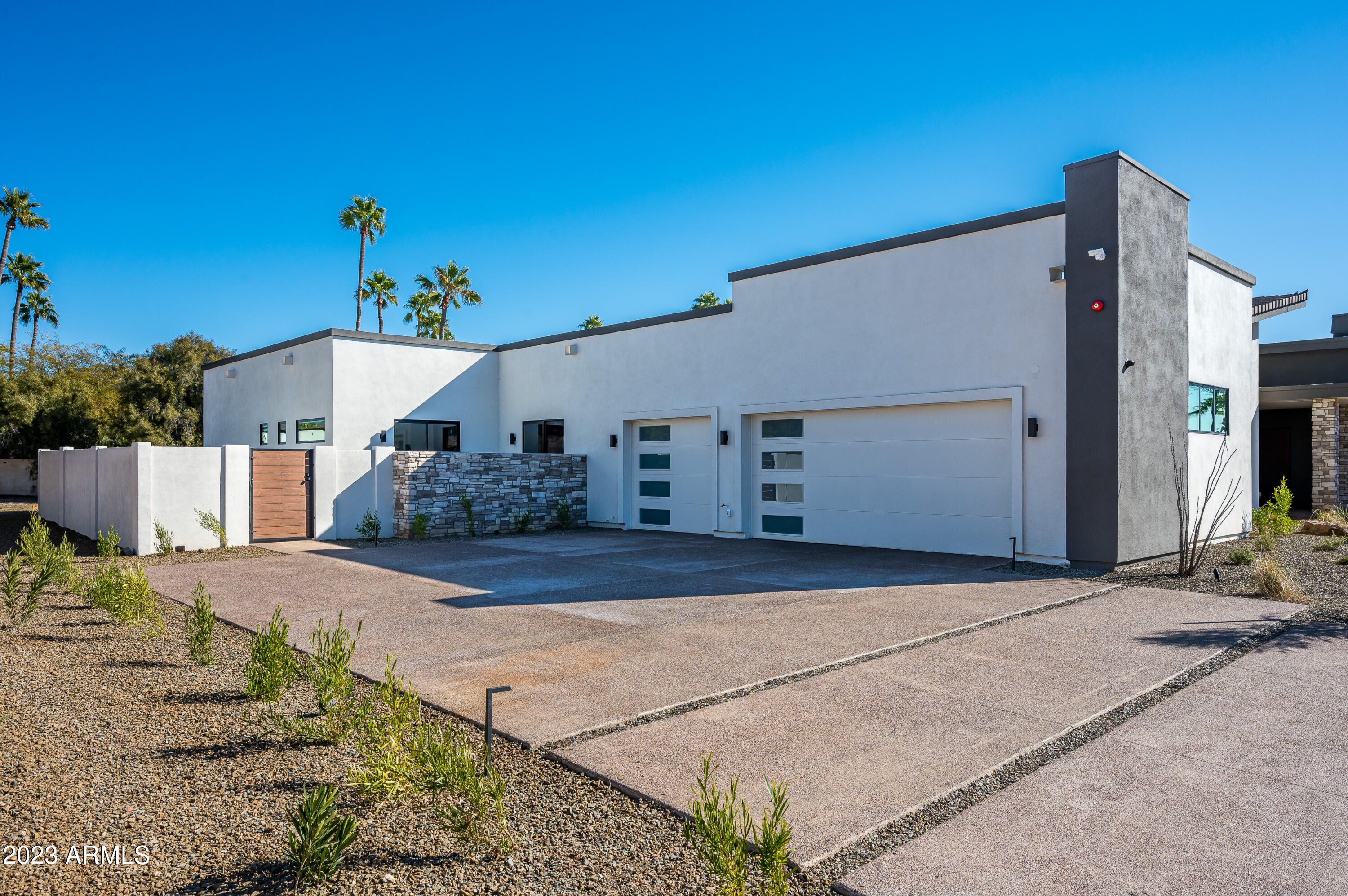 EQUESTRIAN MANOR UNIT 1 - Residential