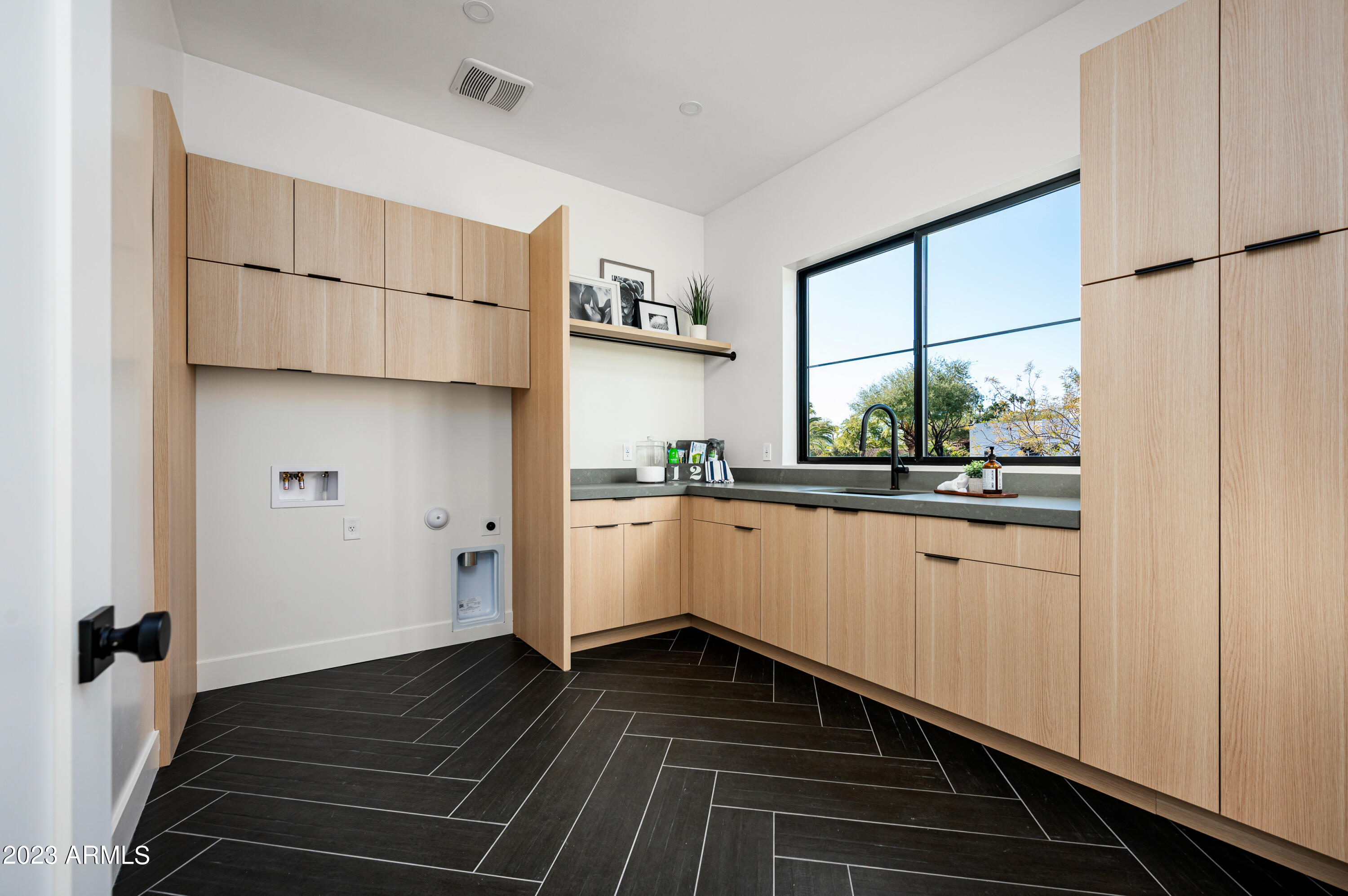 EQUESTRIAN MANOR UNIT 1 - Residential