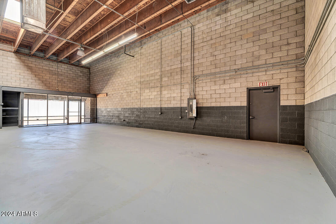67TH AVE & NORTHERN INDUSTRIAL PARK - Commercial Sale