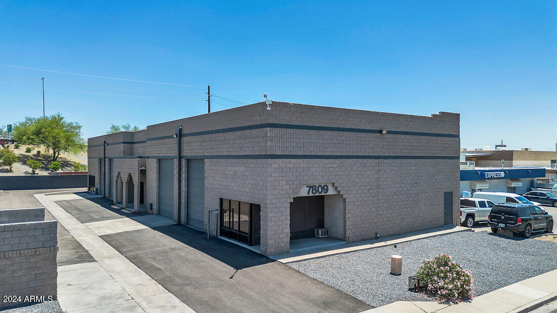 67TH AVE & NORTHERN INDUSTRIAL PARK - Commercial Sale