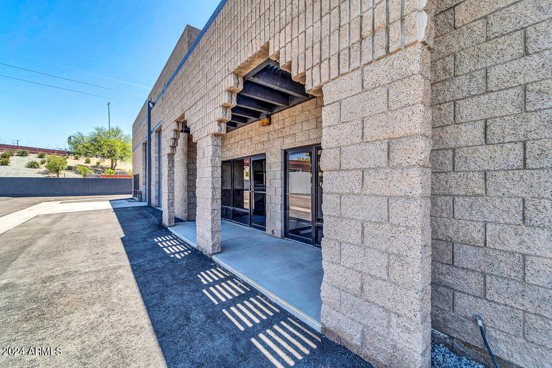67TH AVE & NORTHERN INDUSTRIAL PARK - Commercial Sale