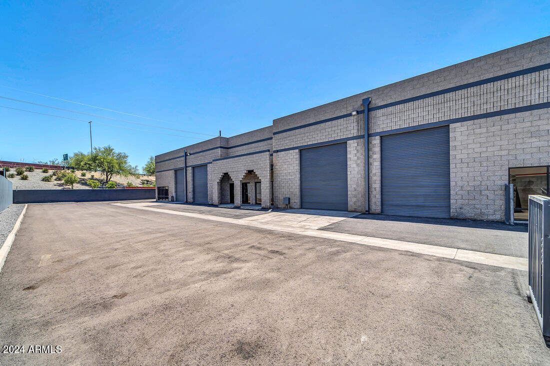 67TH AVE & NORTHERN INDUSTRIAL PARK - Commercial Sale