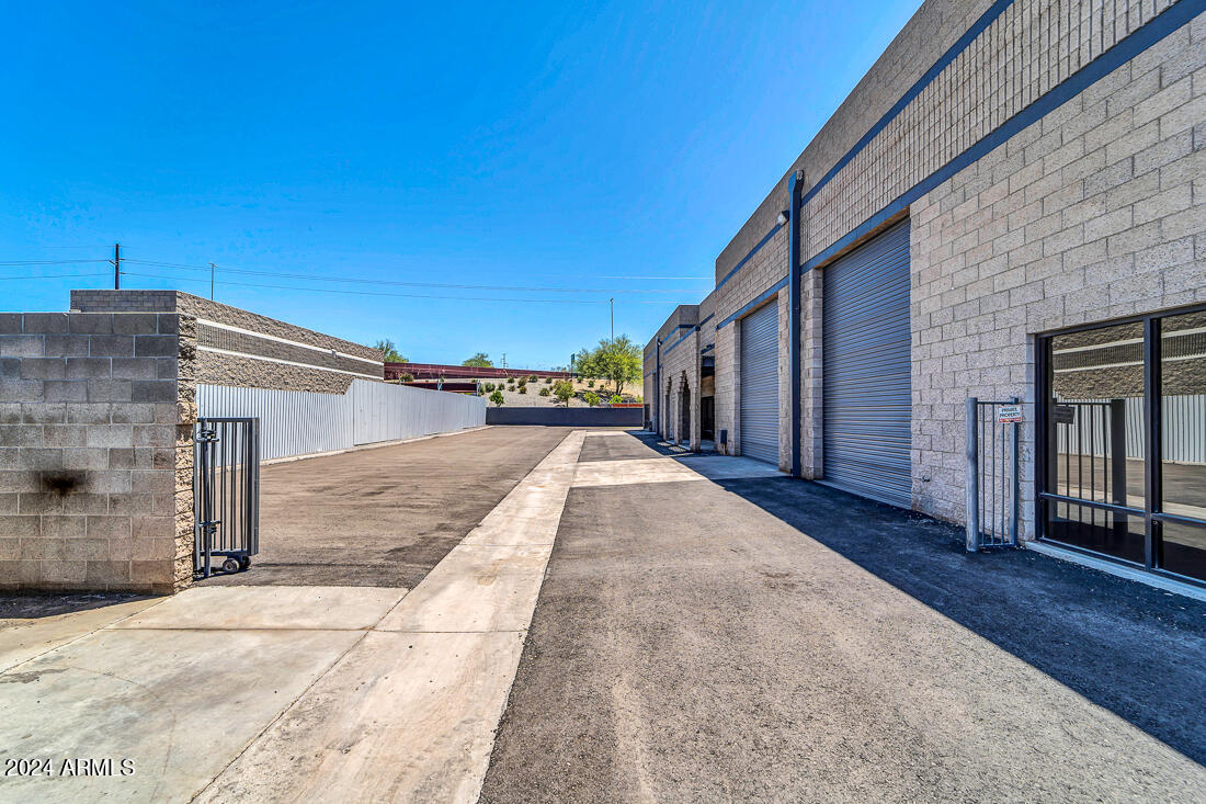 67TH AVE & NORTHERN INDUSTRIAL PARK - Commercial Sale