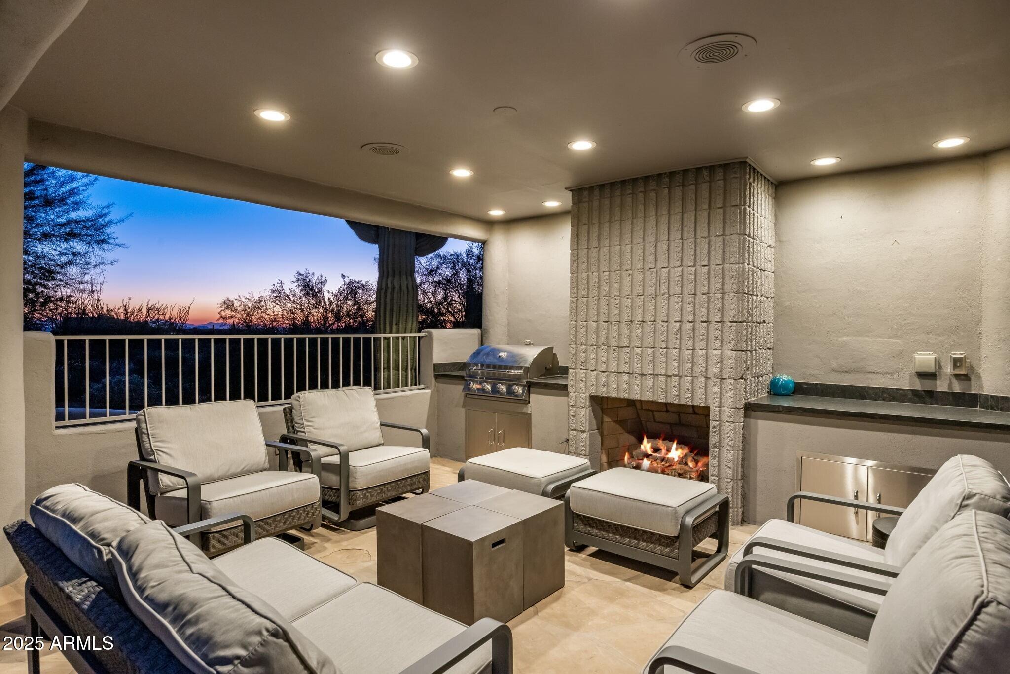 PINNACLE PEAK VISTAS - Residential