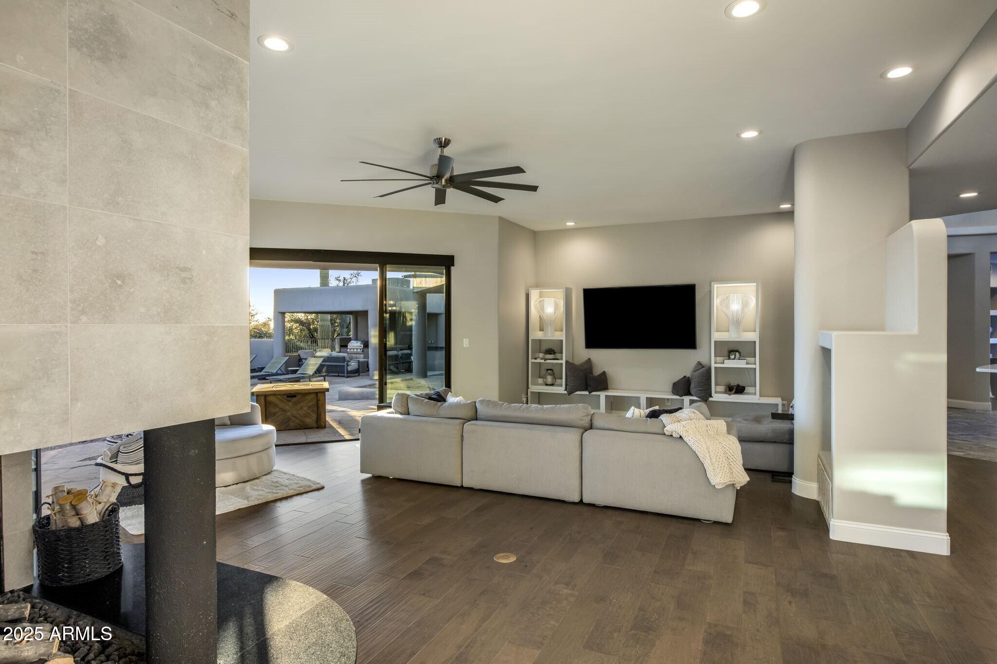 PINNACLE PEAK VISTAS - Residential