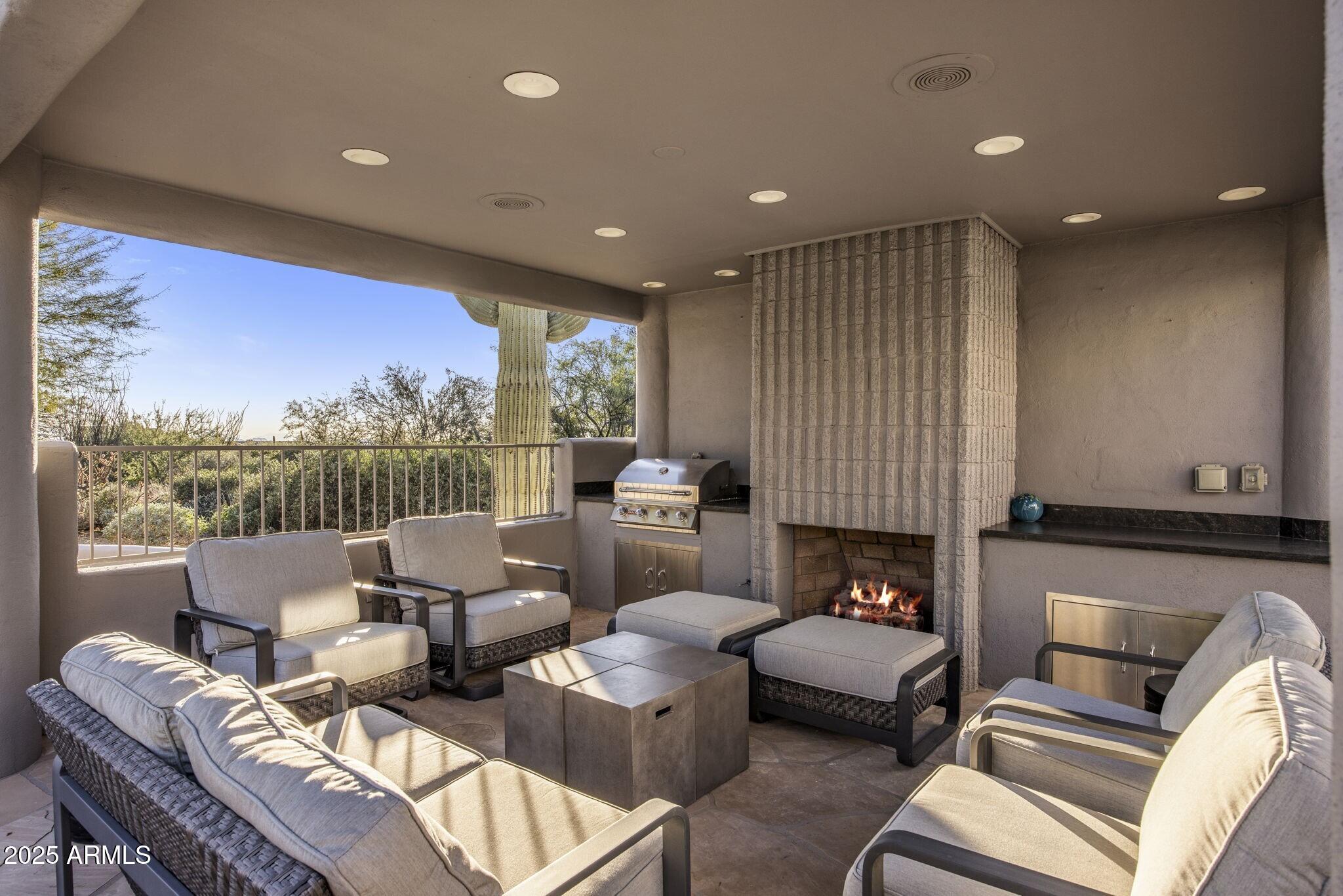 PINNACLE PEAK VISTAS - Residential