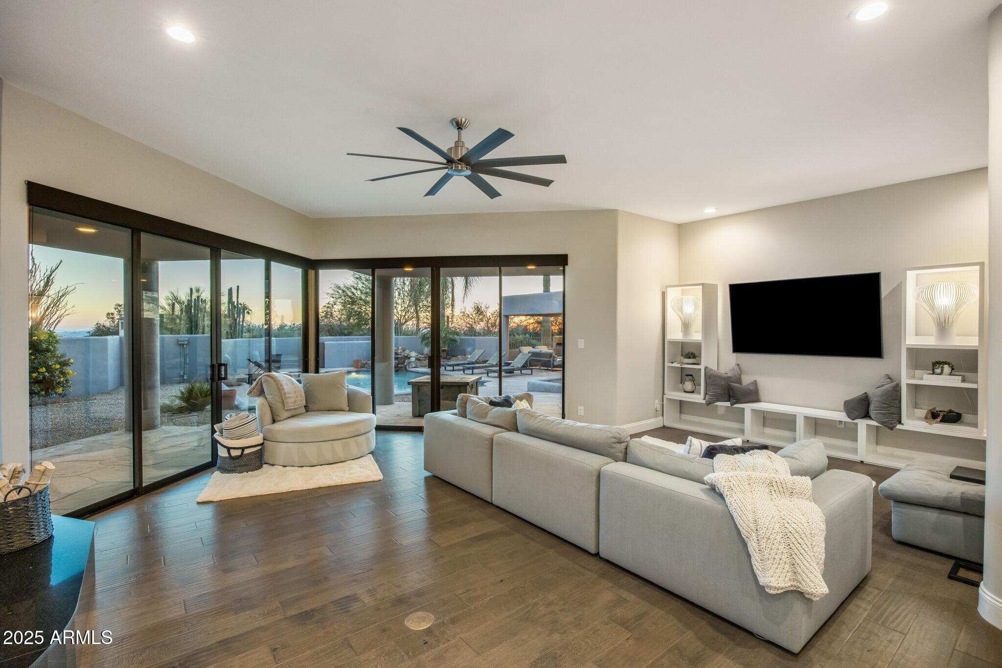 PINNACLE PEAK VISTAS - Residential