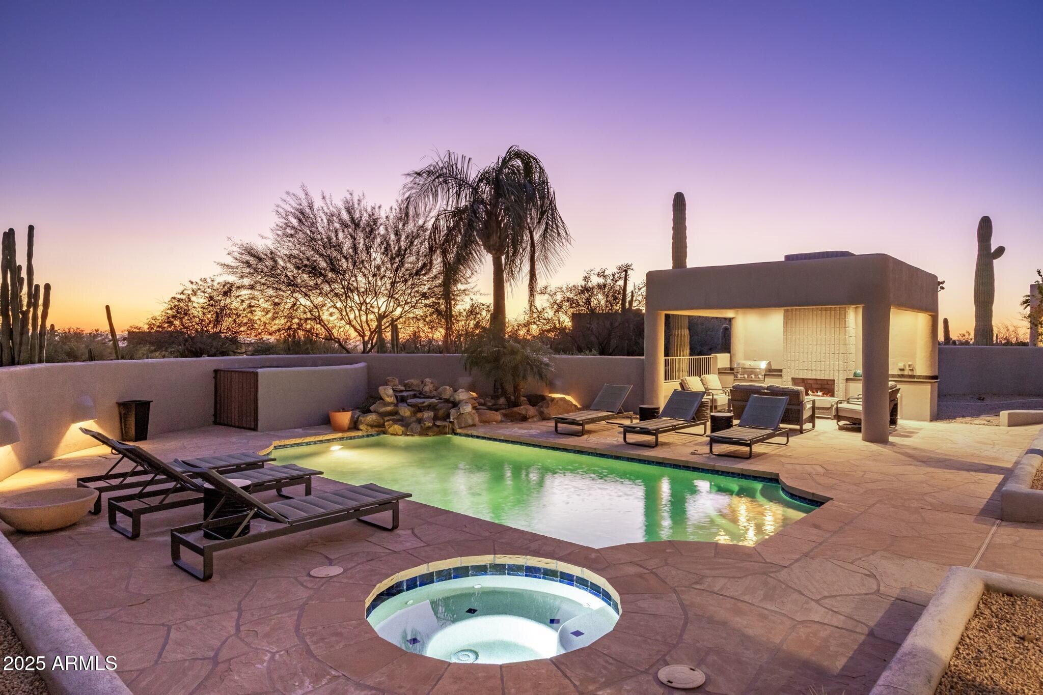 PINNACLE PEAK VISTAS - Residential