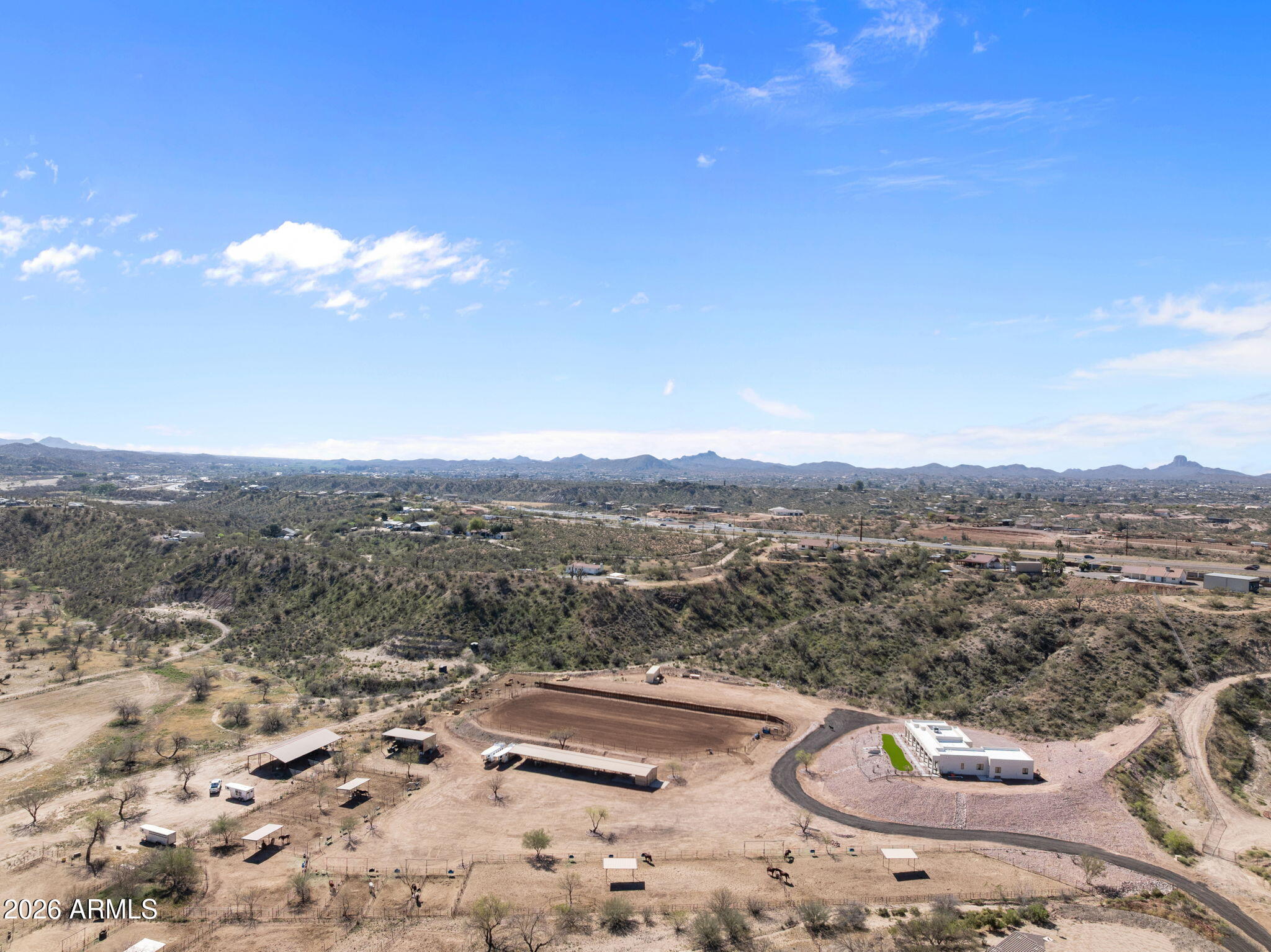 10 acres with full size team roping arena & mare motel - Residential
