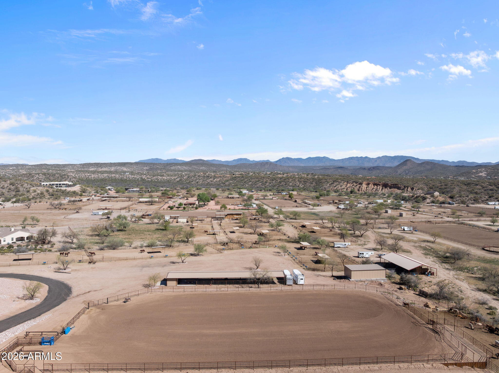 10 acres with full size team roping arena & mare motel - Residential
