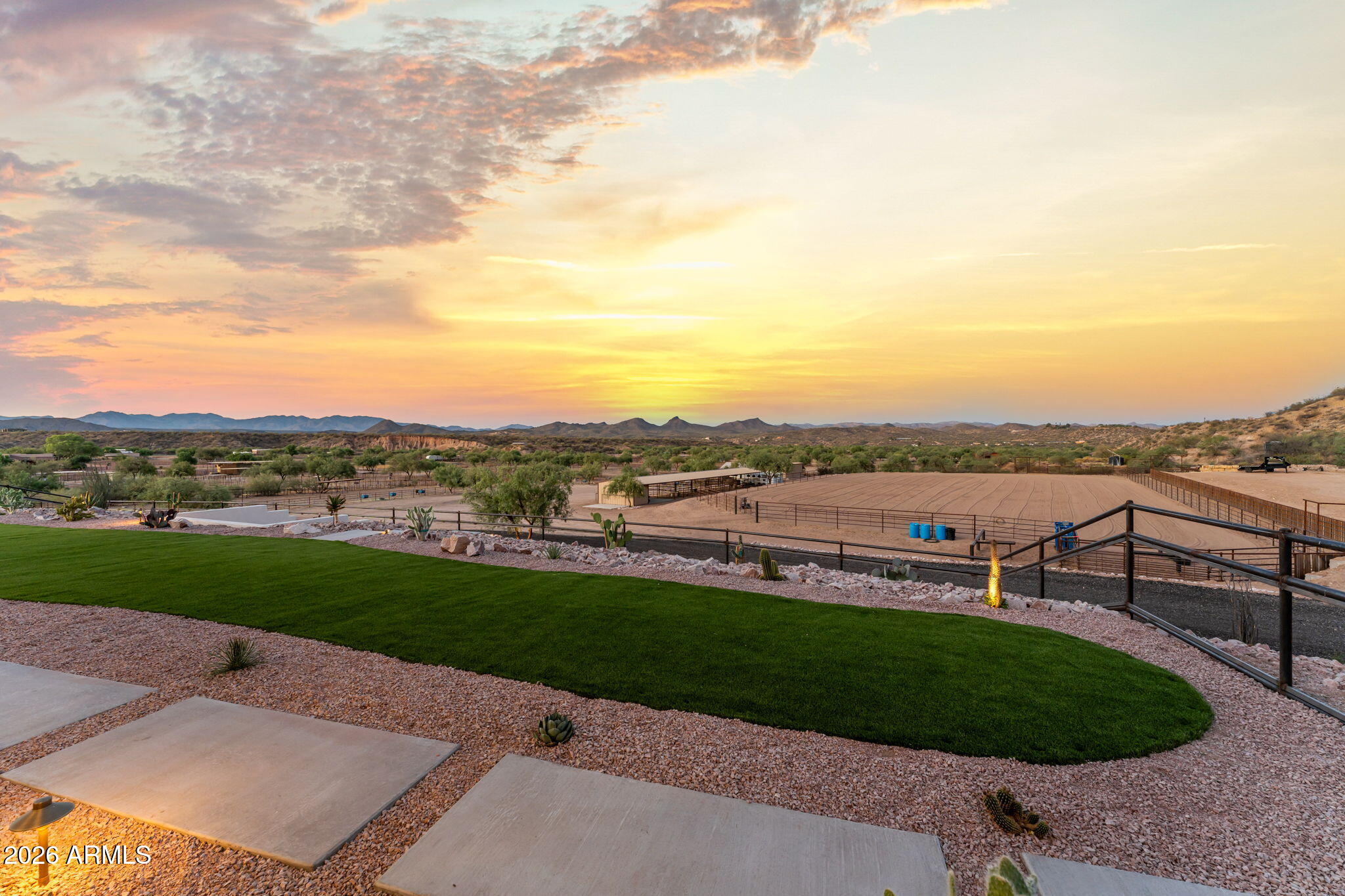 10 acres with full size team roping arena & mare motel - Residential