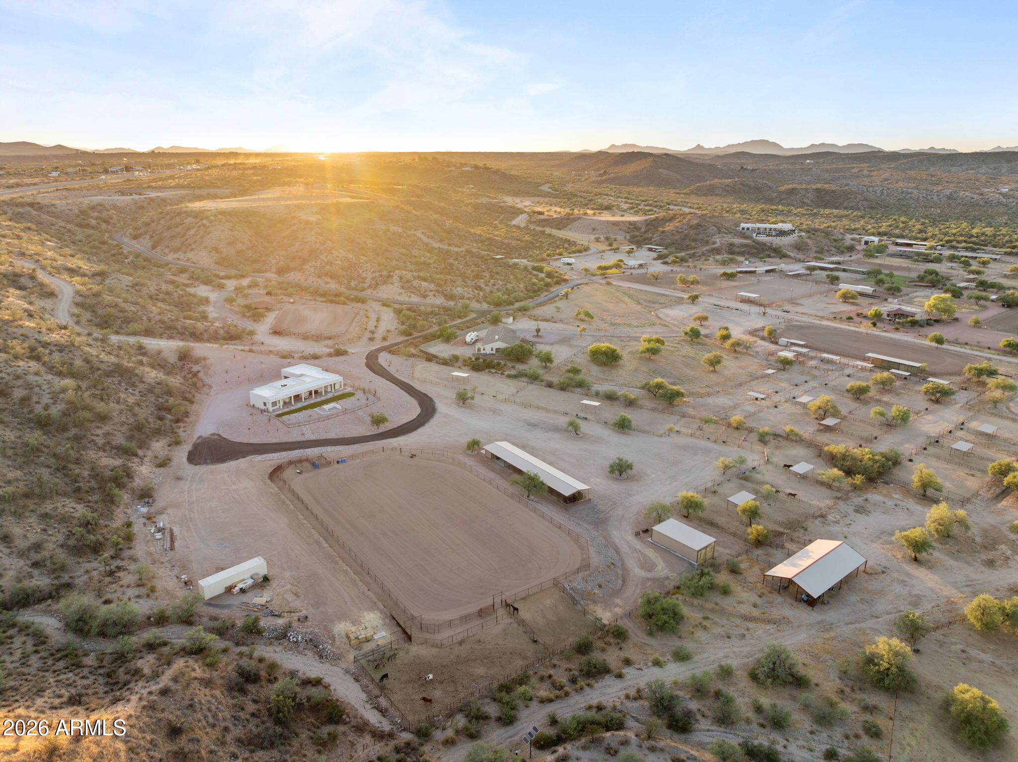 10 acres with full size team roping arena & mare motel - Residential
