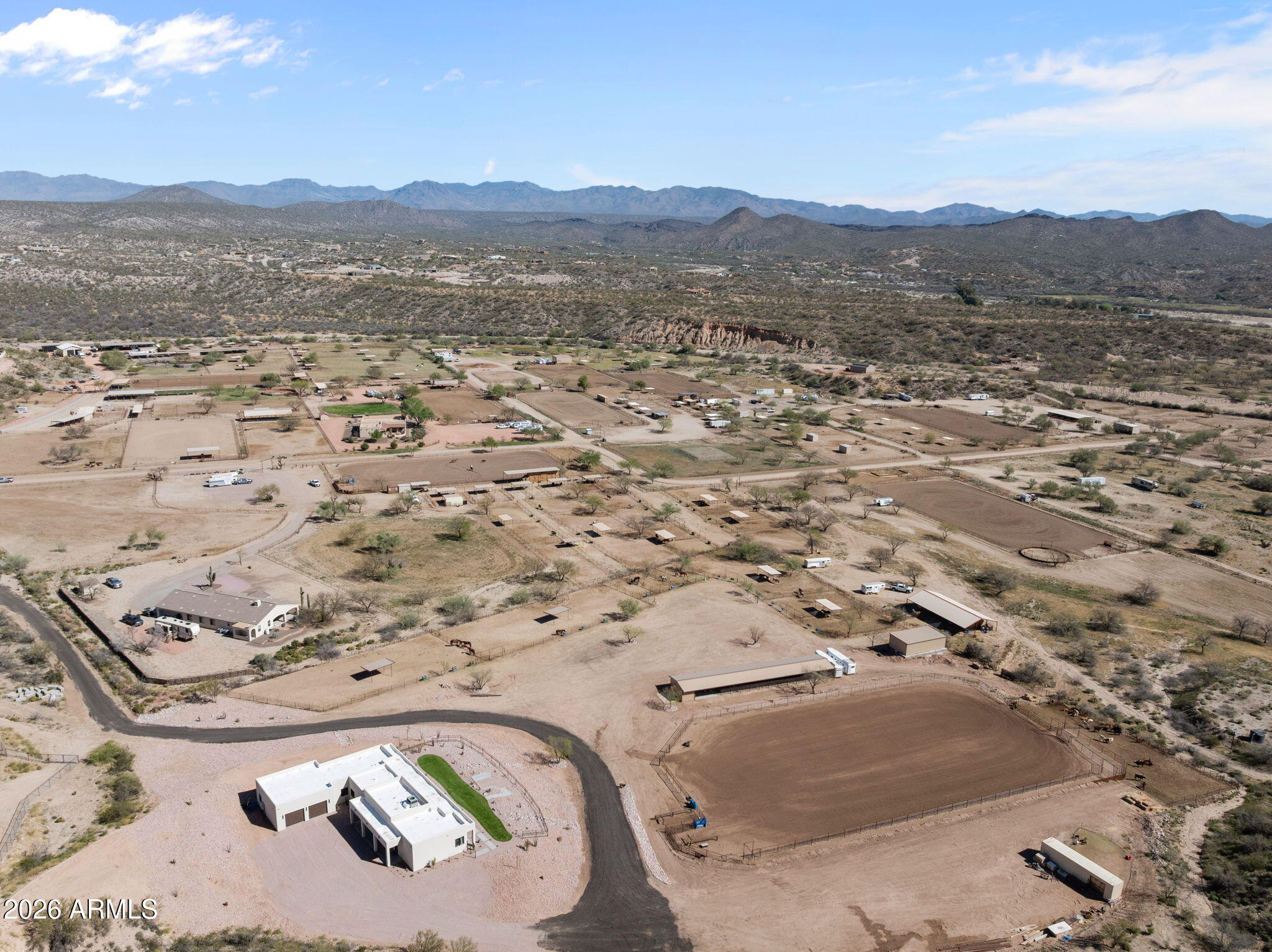 10 acres with full size team roping arena & mare motel - Residential