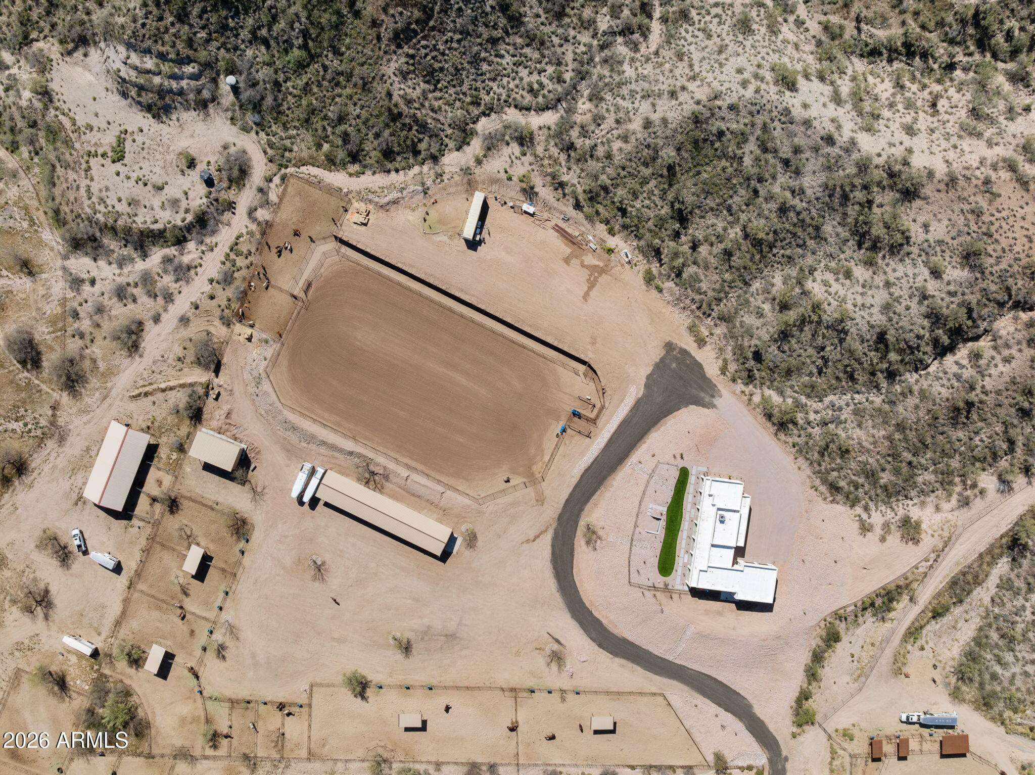 10 acres with full size team roping arena & mare motel - Residential