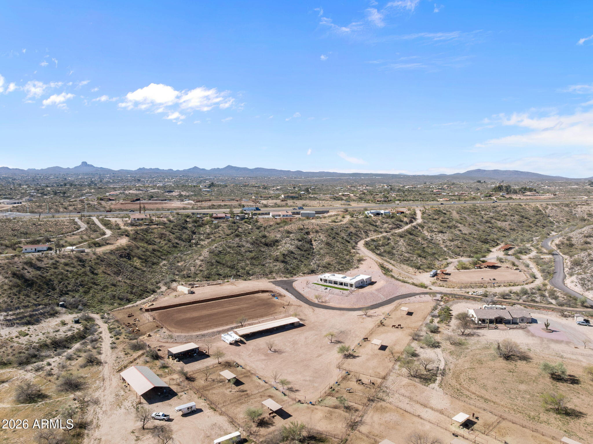 10 acres with full size team roping arena & mare motel - Residential