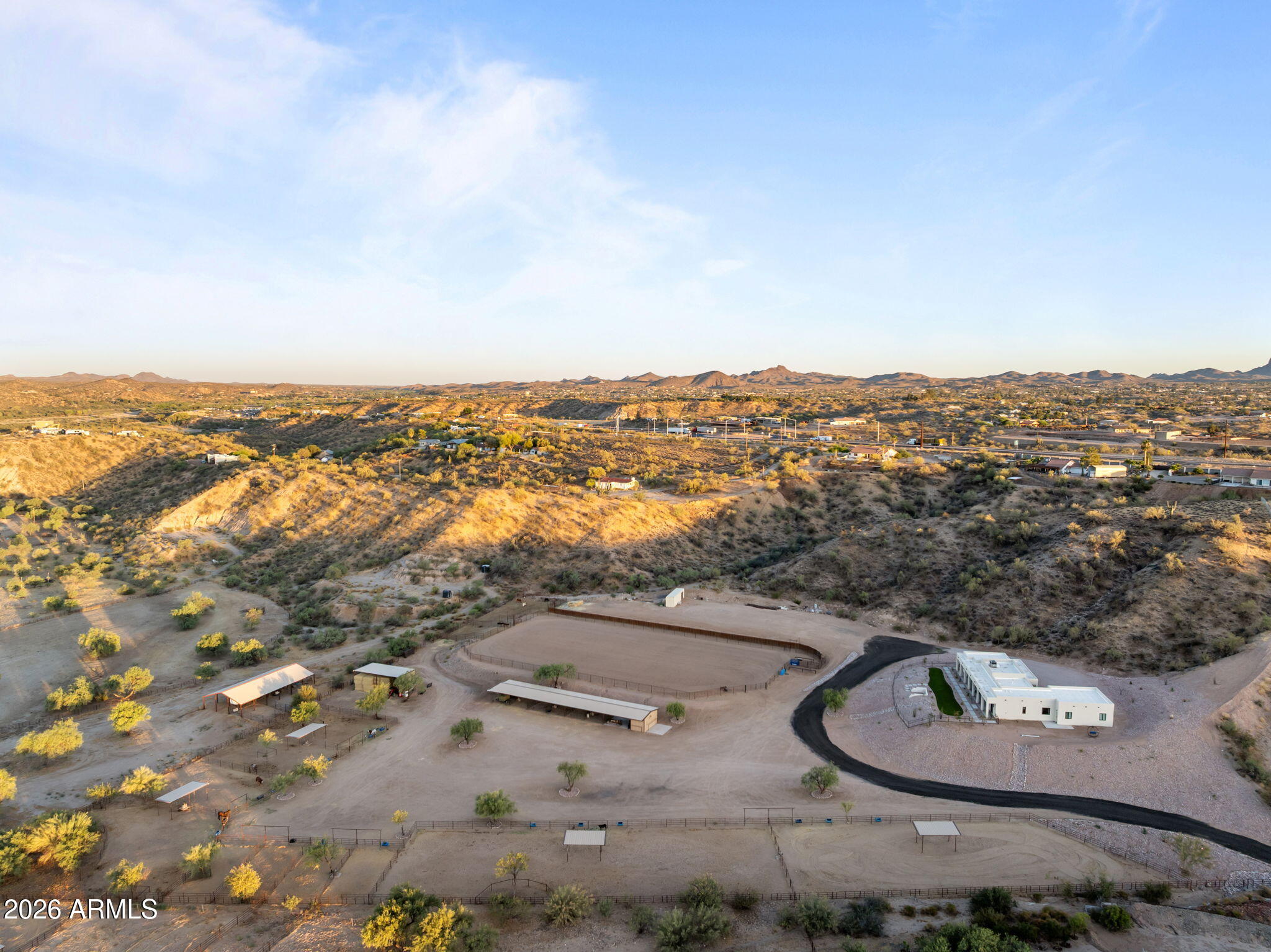 10 acres with full size team roping arena & mare motel - Residential