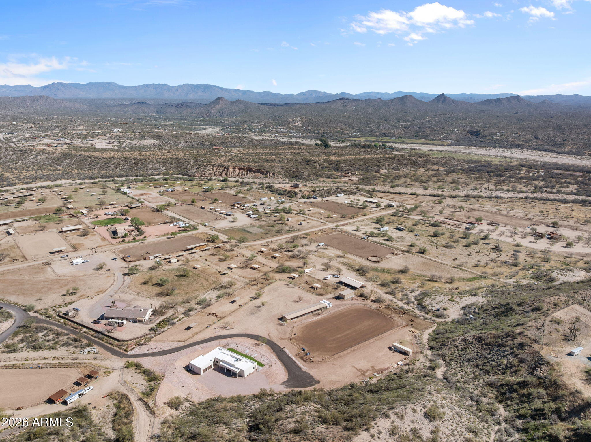 10 acres with full size team roping arena & mare motel - Residential