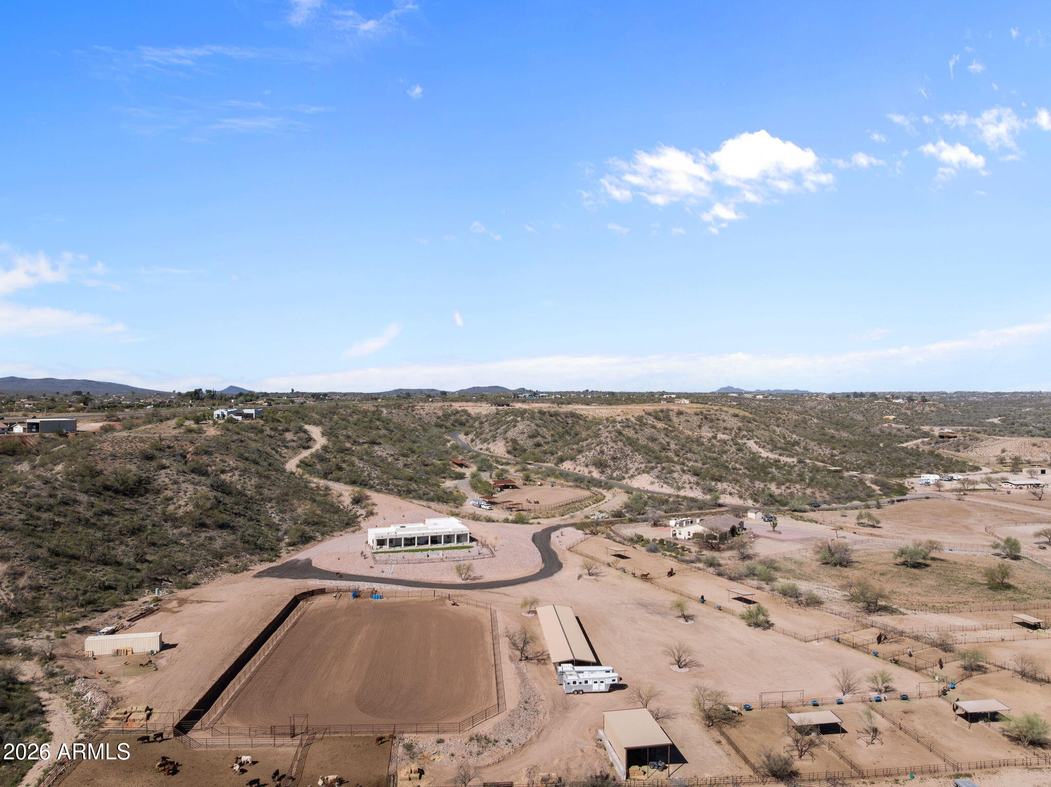 10 acres with full size team roping arena & mare motel - Residential
