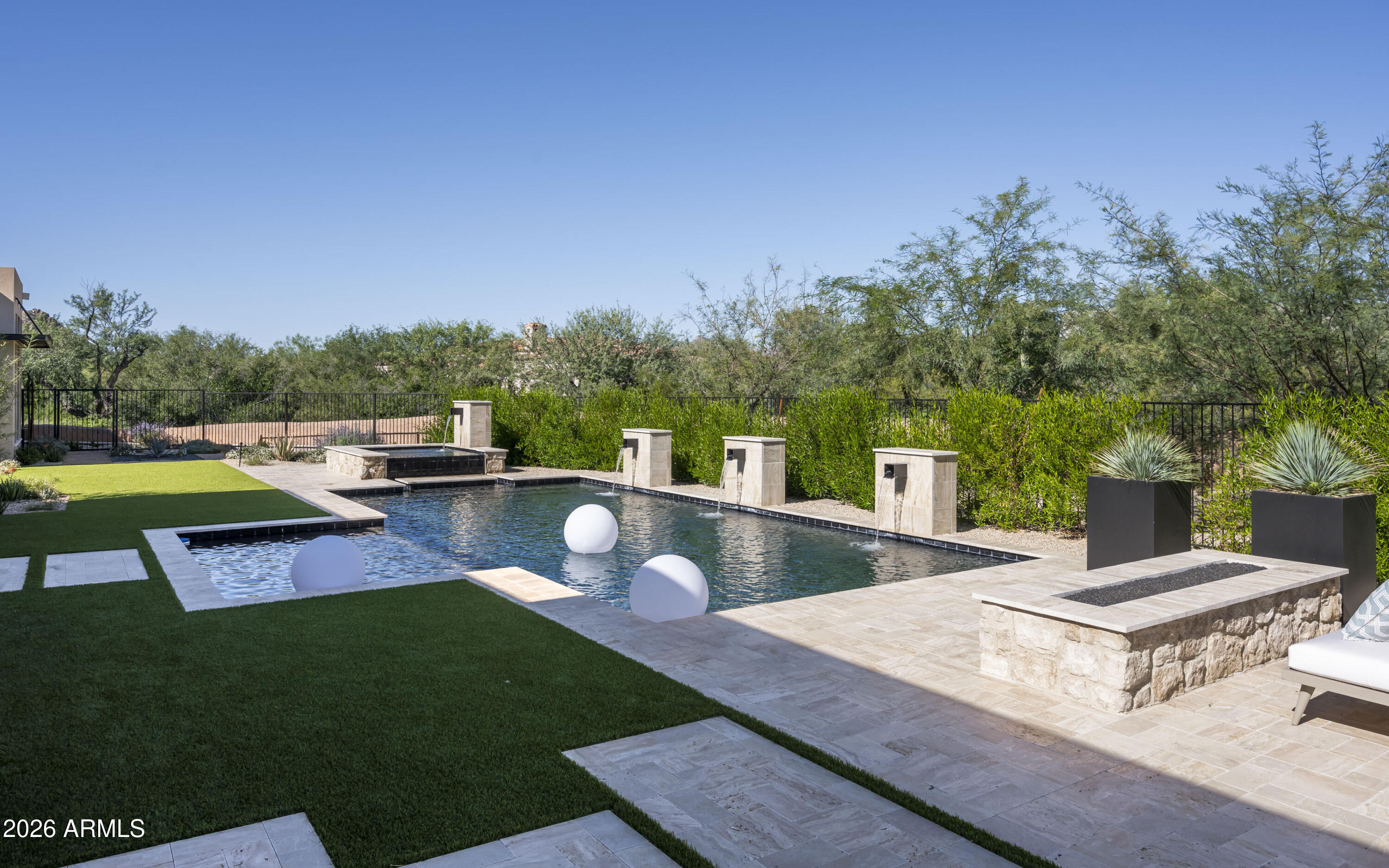 WHISPER ROCK UNIT 2 - Residential