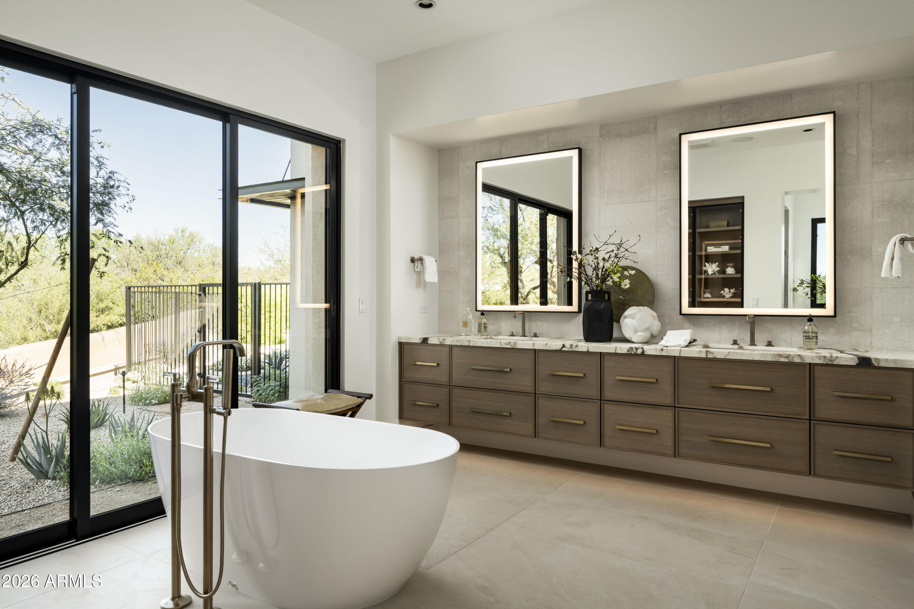 WHISPER ROCK UNIT 2 - Residential
