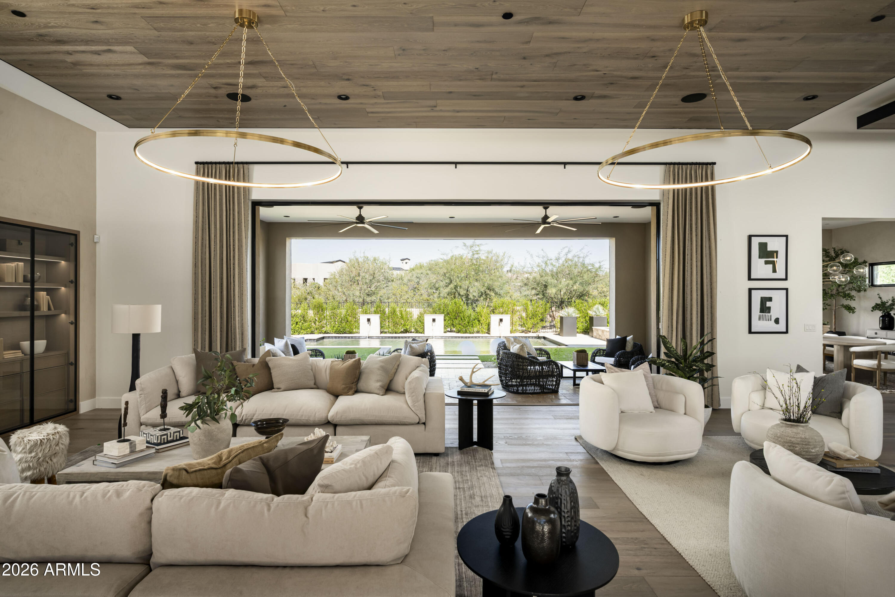 WHISPER ROCK UNIT 2 - Residential