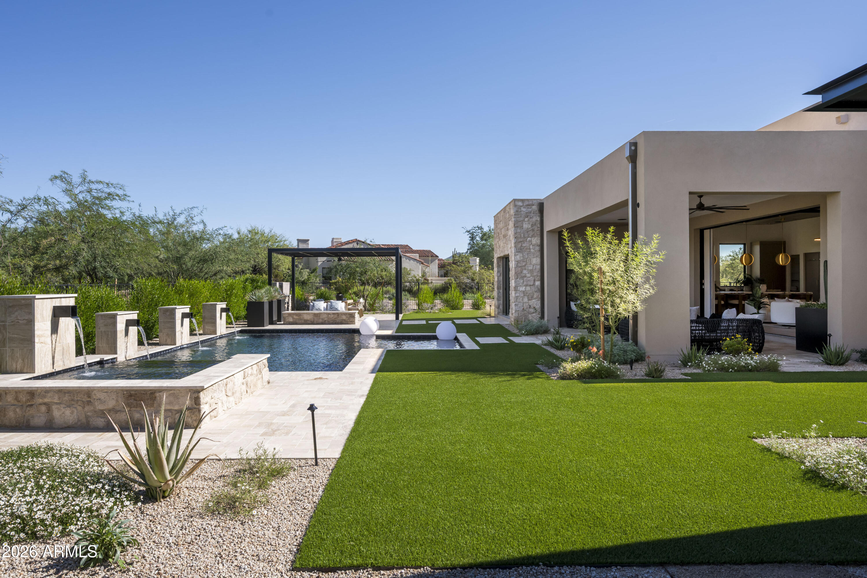 WHISPER ROCK UNIT 2 - Residential