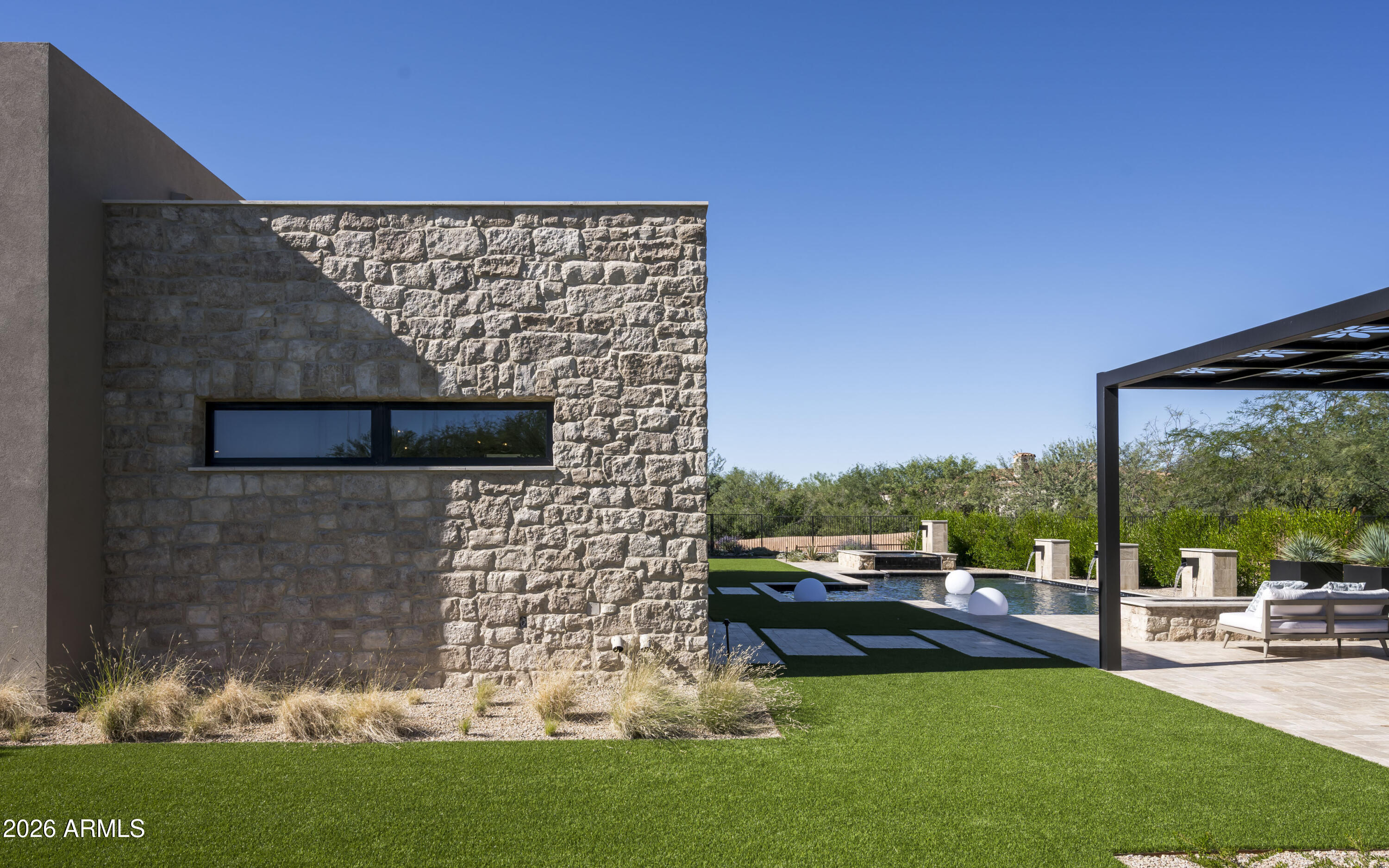 WHISPER ROCK UNIT 2 - Residential