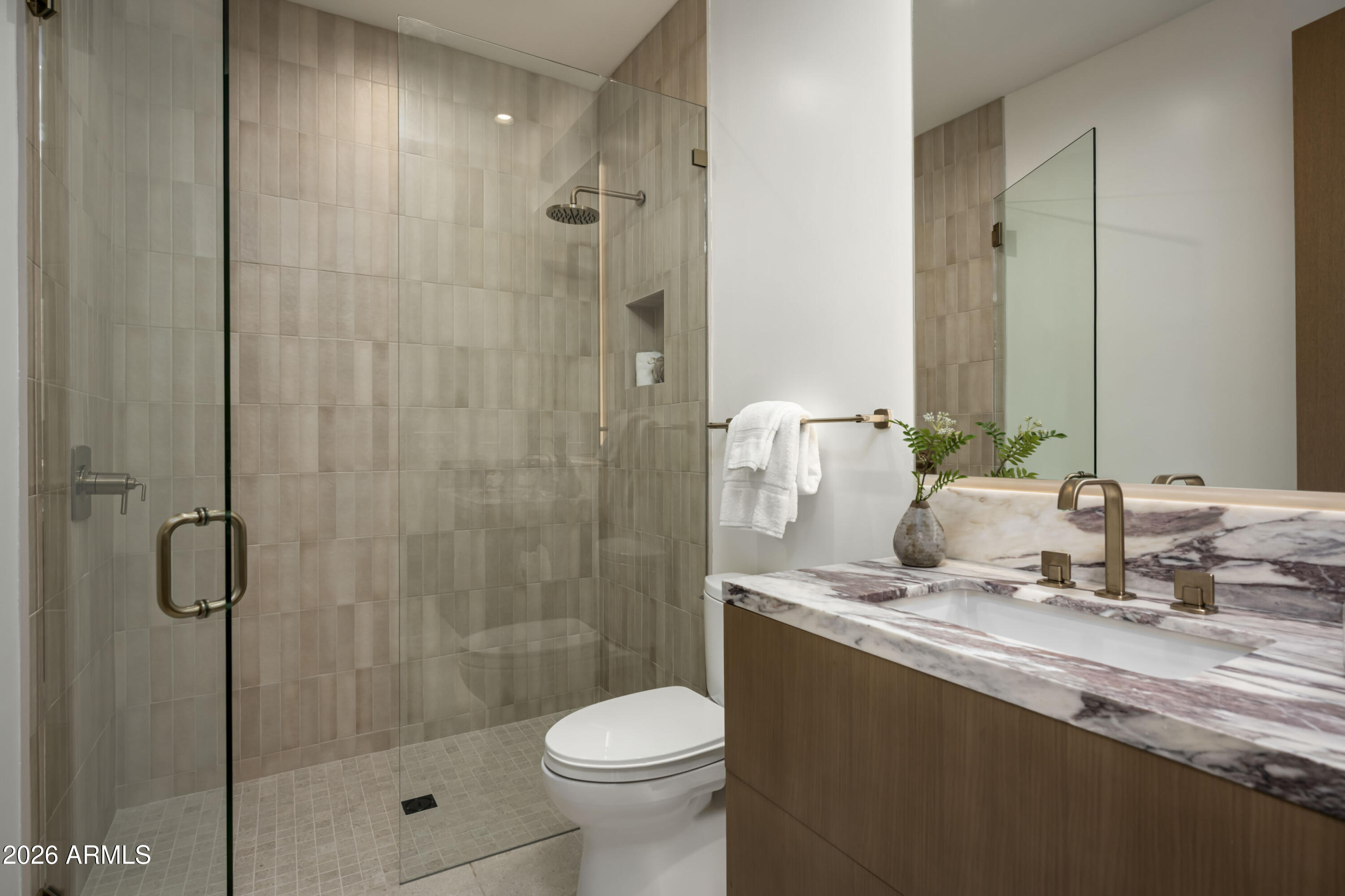 WHISPER ROCK UNIT 2 - Residential