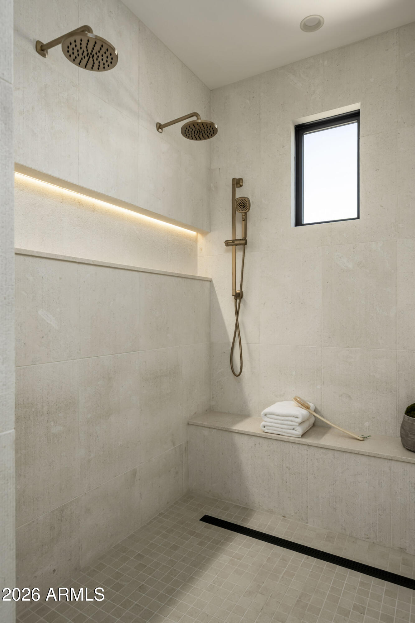 WHISPER ROCK UNIT 2 - Residential