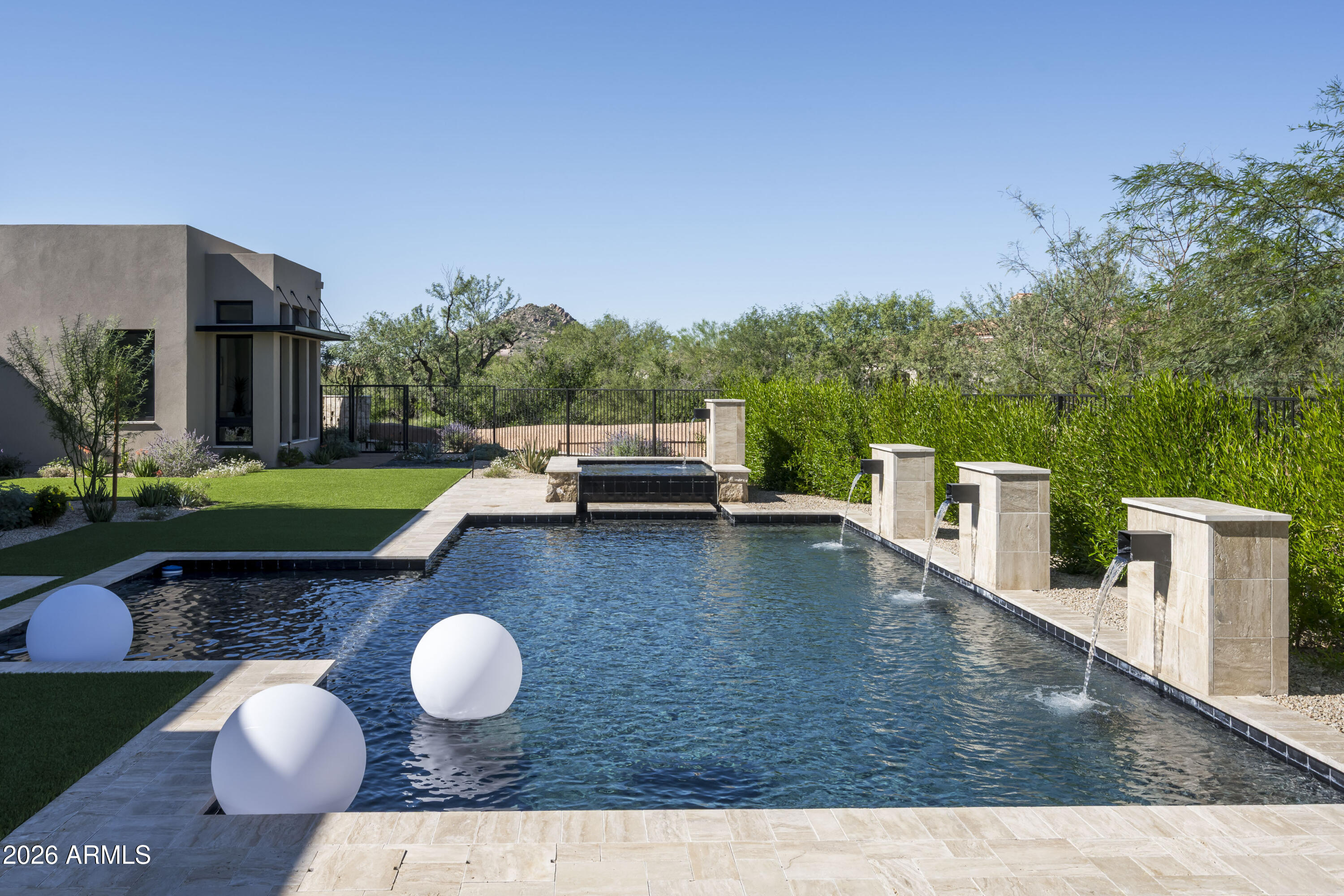 WHISPER ROCK UNIT 2 - Residential