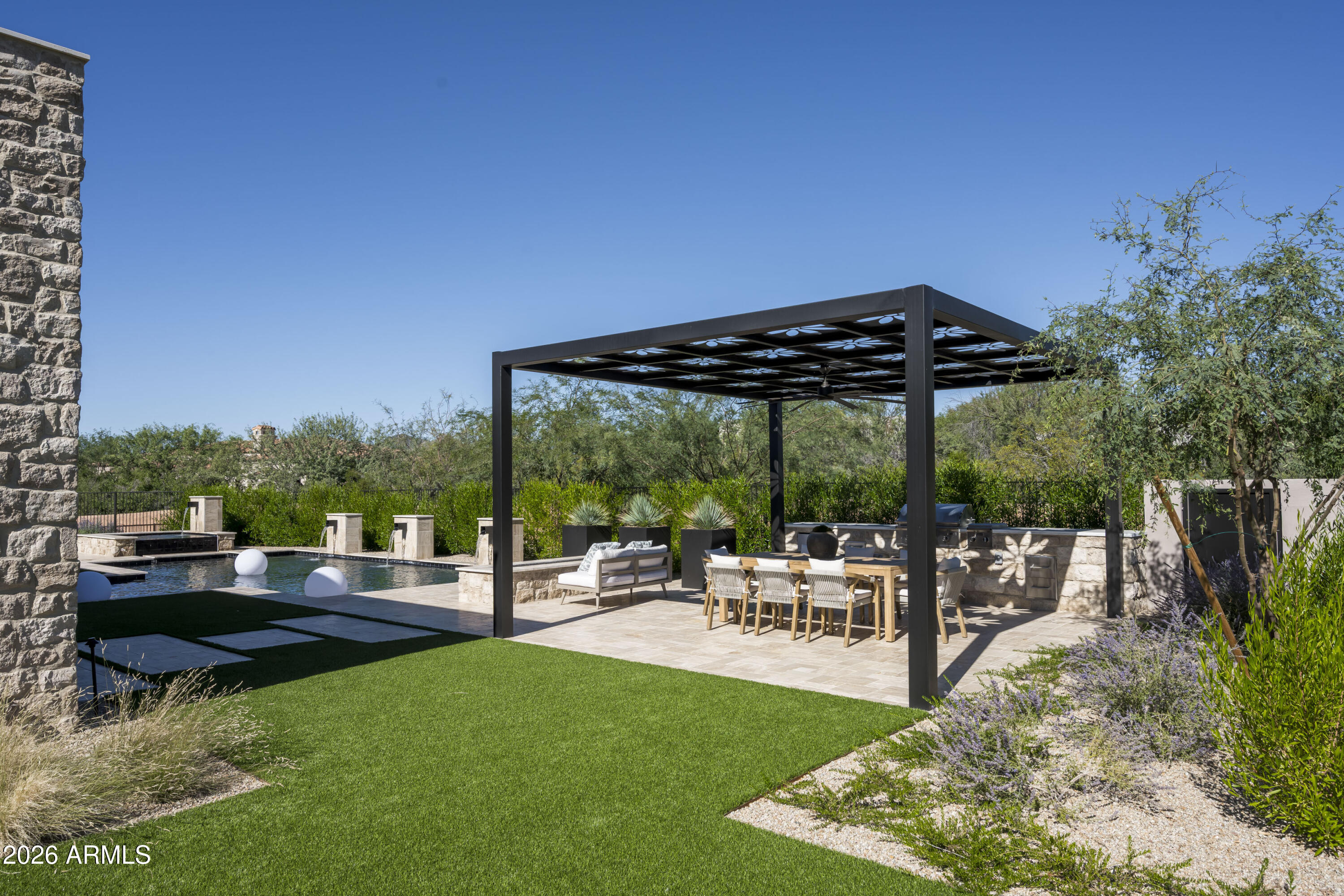 WHISPER ROCK UNIT 2 - Residential