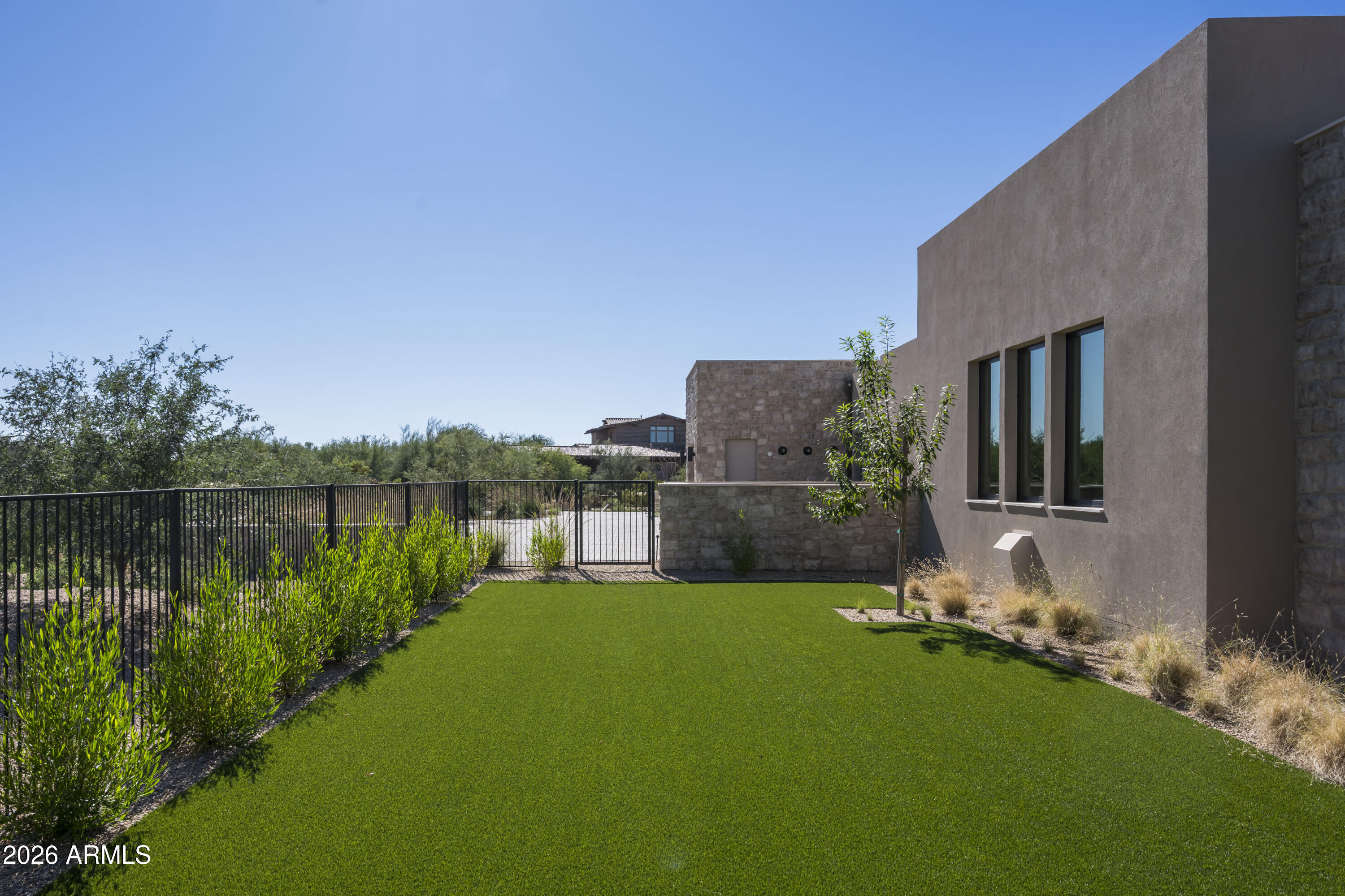 WHISPER ROCK UNIT 2 - Residential