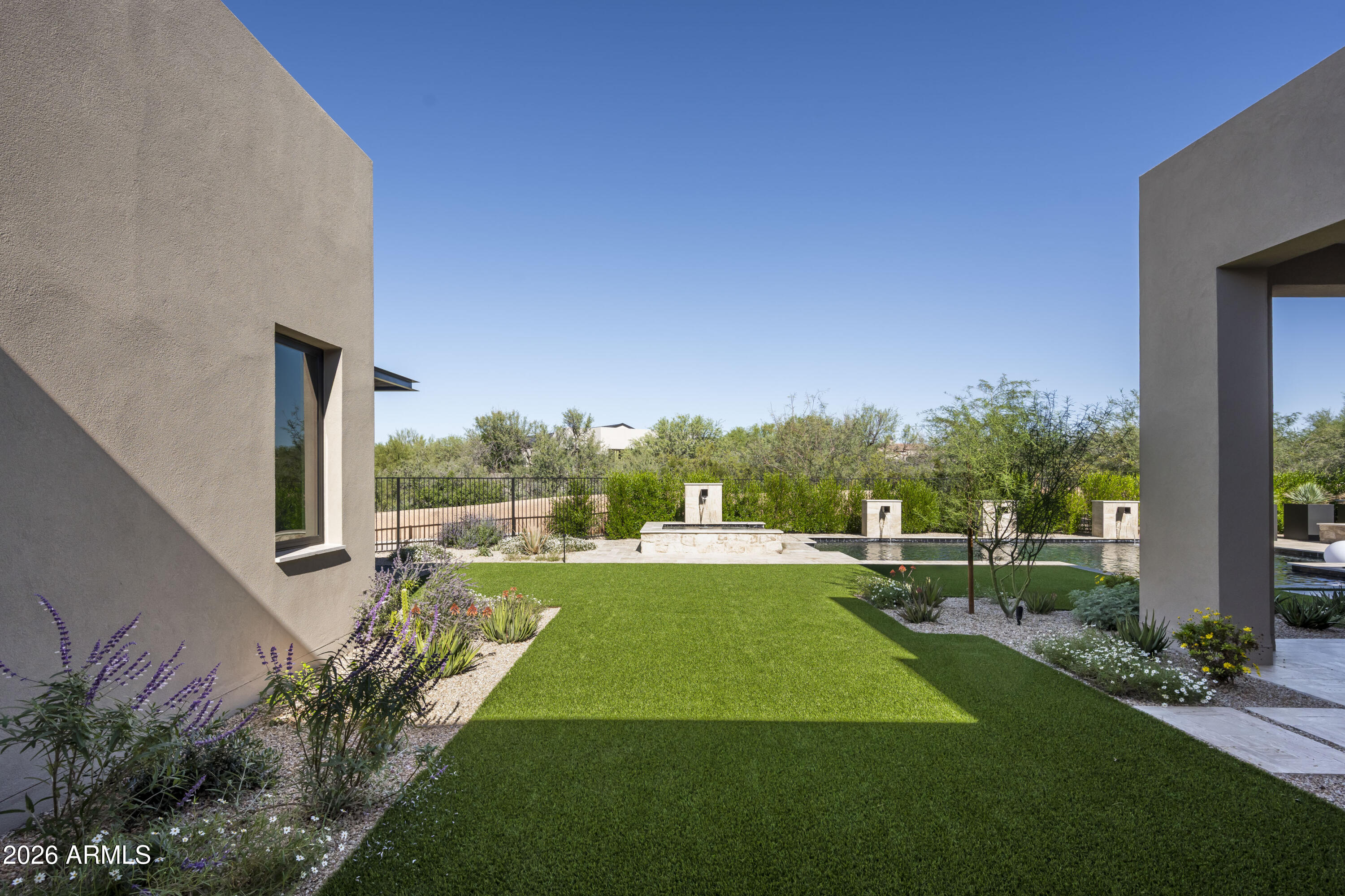 WHISPER ROCK UNIT 2 - Residential