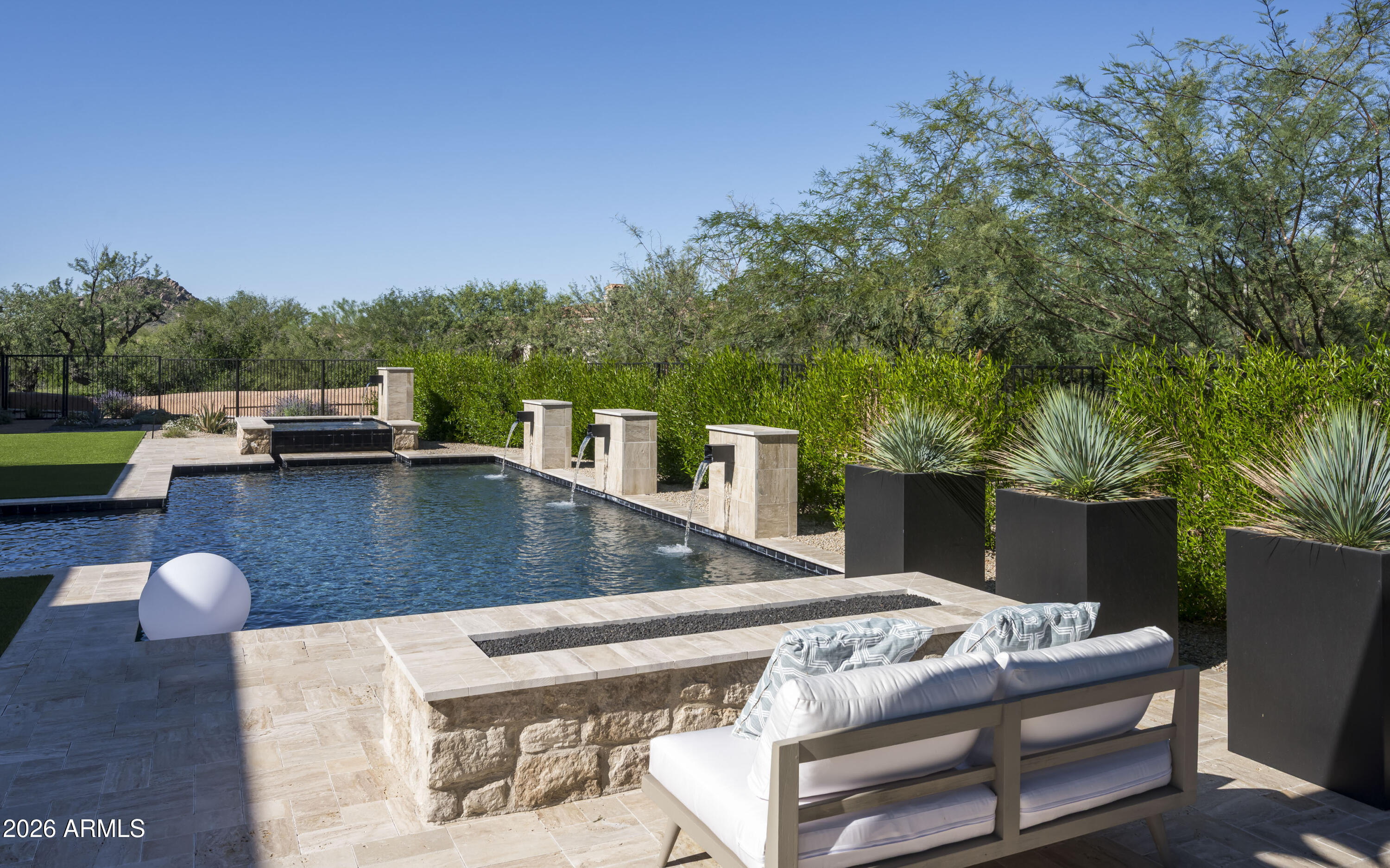 WHISPER ROCK UNIT 2 - Residential