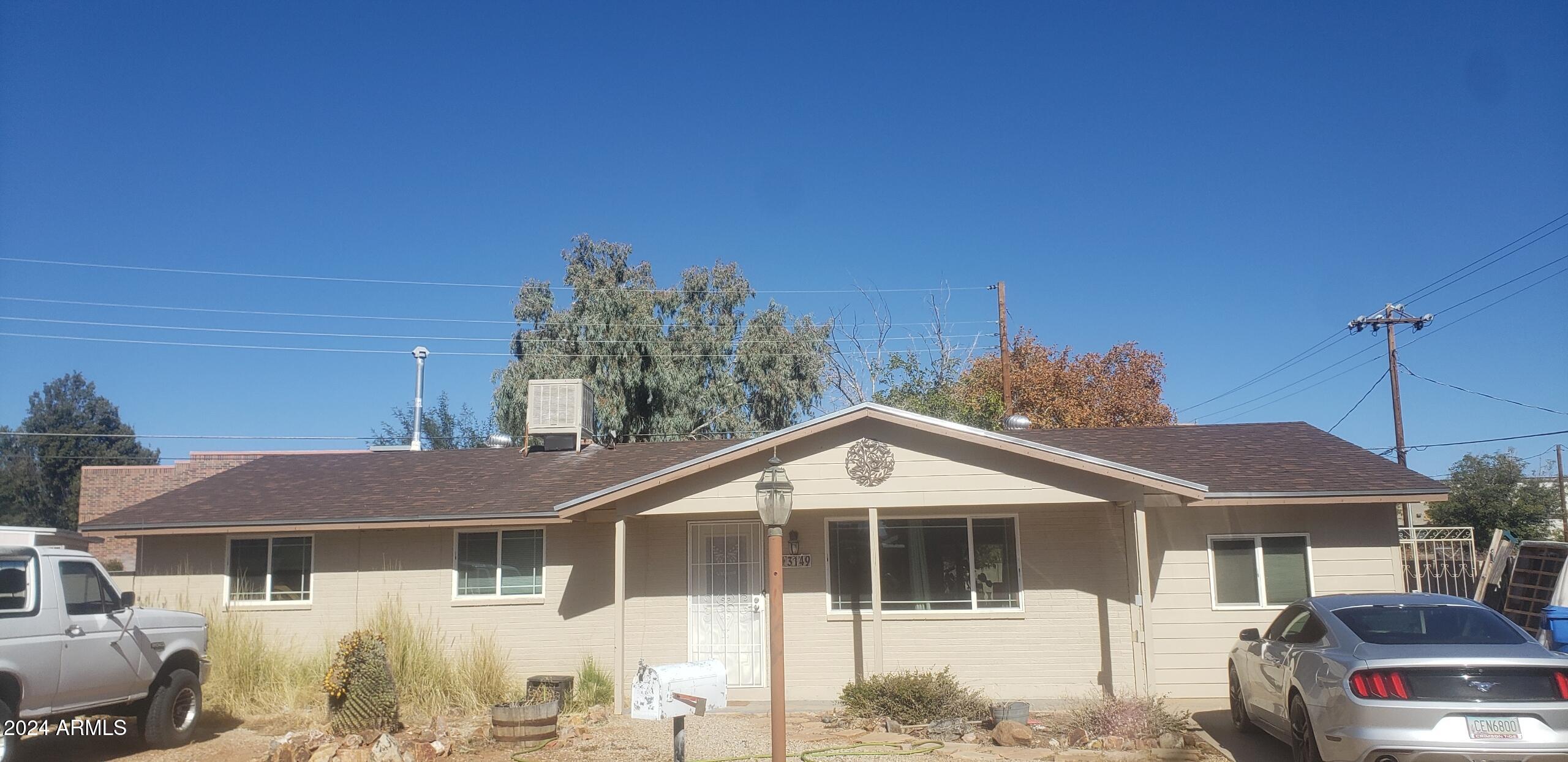 Charming 3-bedroom, 2-bathroom home located in the heart of Sierra Vista. Enjoy outdoor living in the fenced backyard, perfect for entertaining or relaxing. Conveniently located near schools, parks, and shopping, this home offers both comfort and convenience.