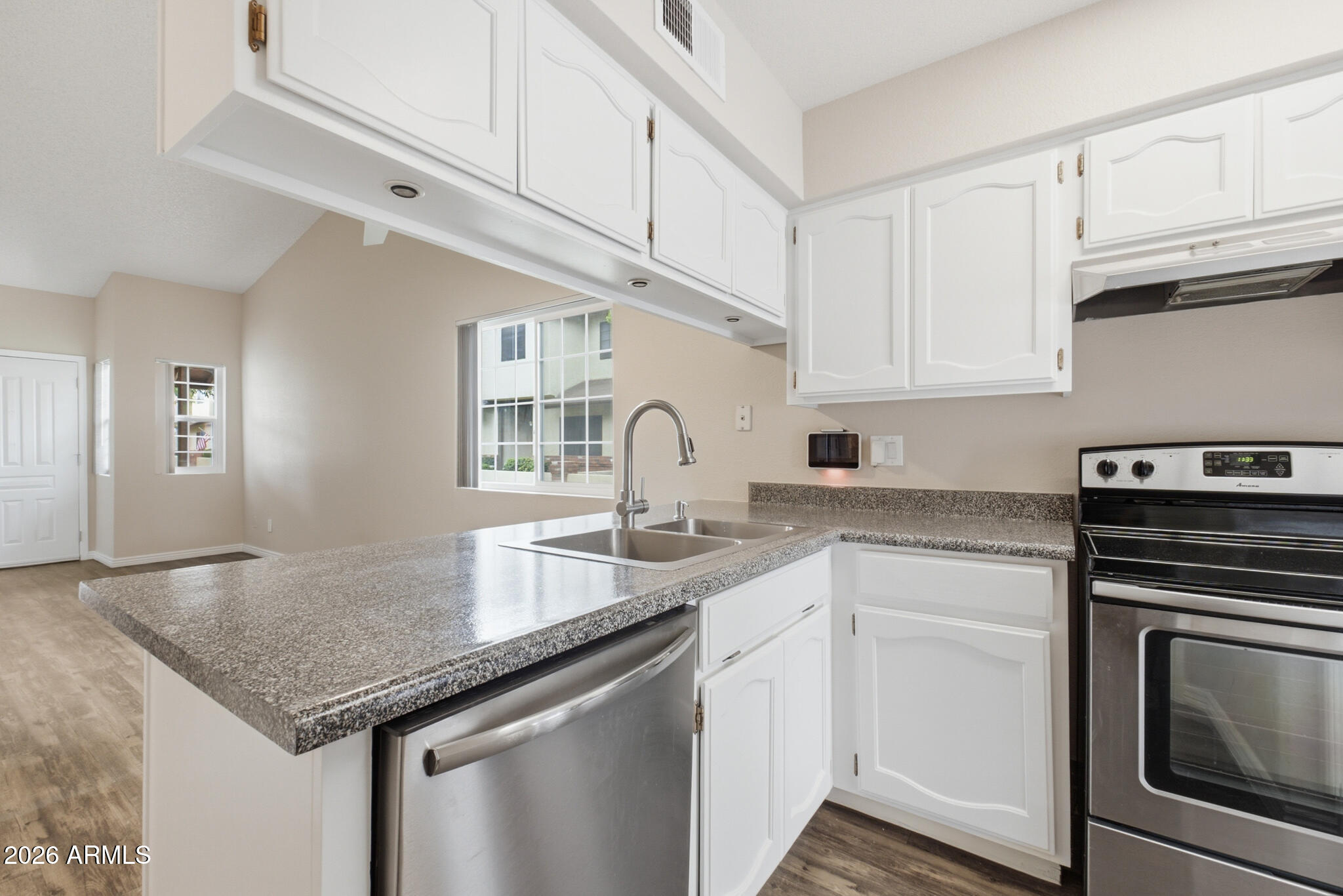BRECKENRIDGE TOWNHOMES LT 1-182 COM AREA PRV DR - Residential