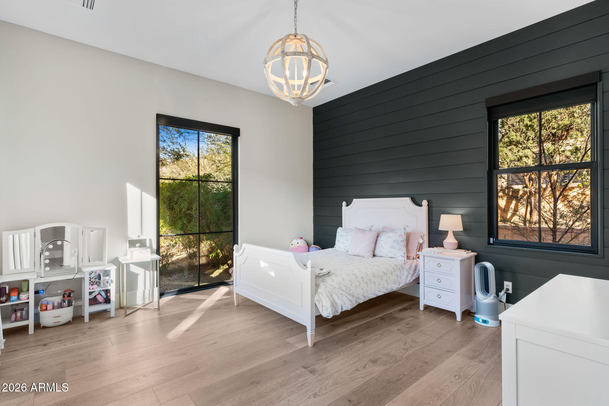 WHITE HORSE - Residential