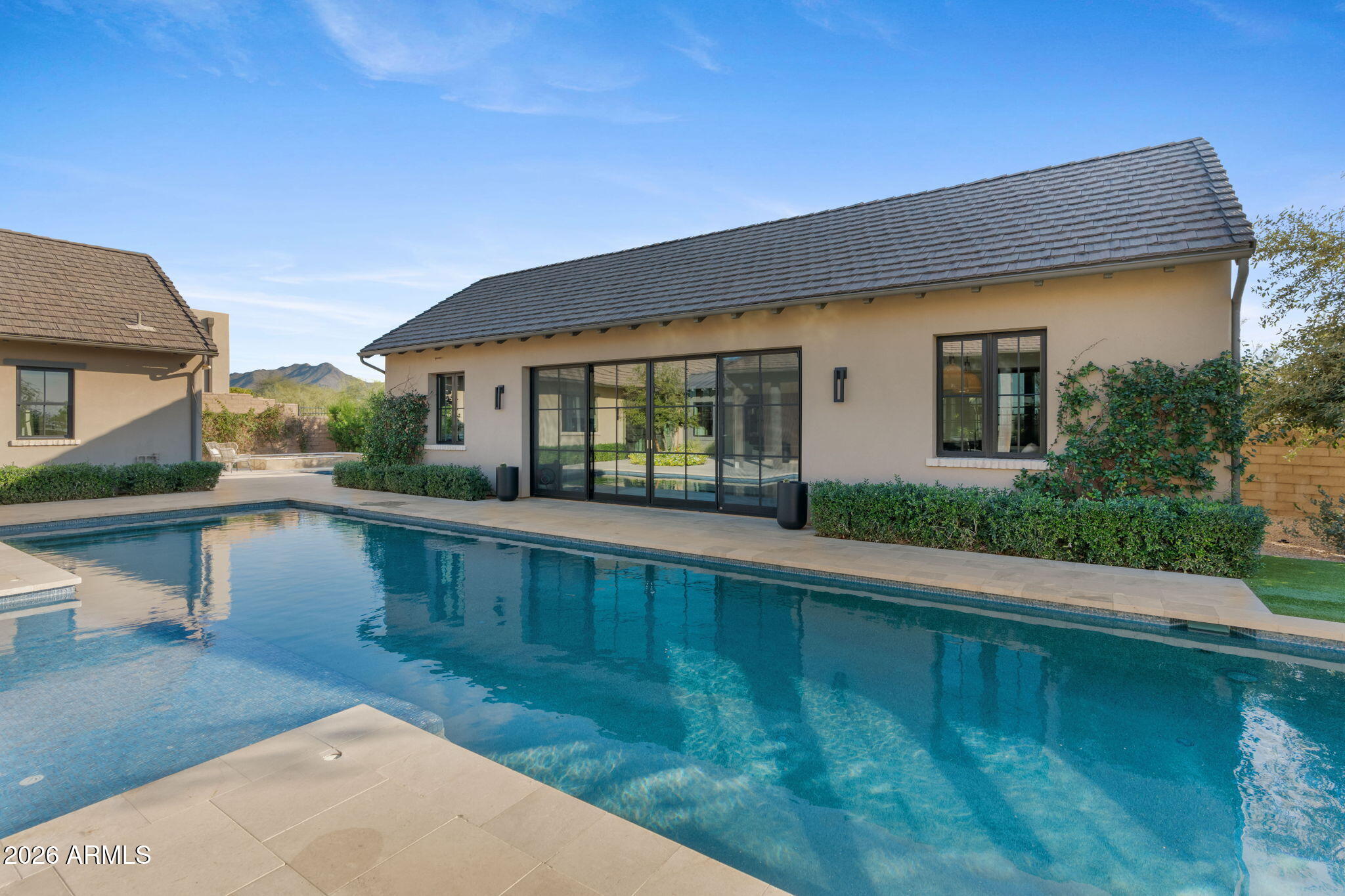 WHITE HORSE - Residential
