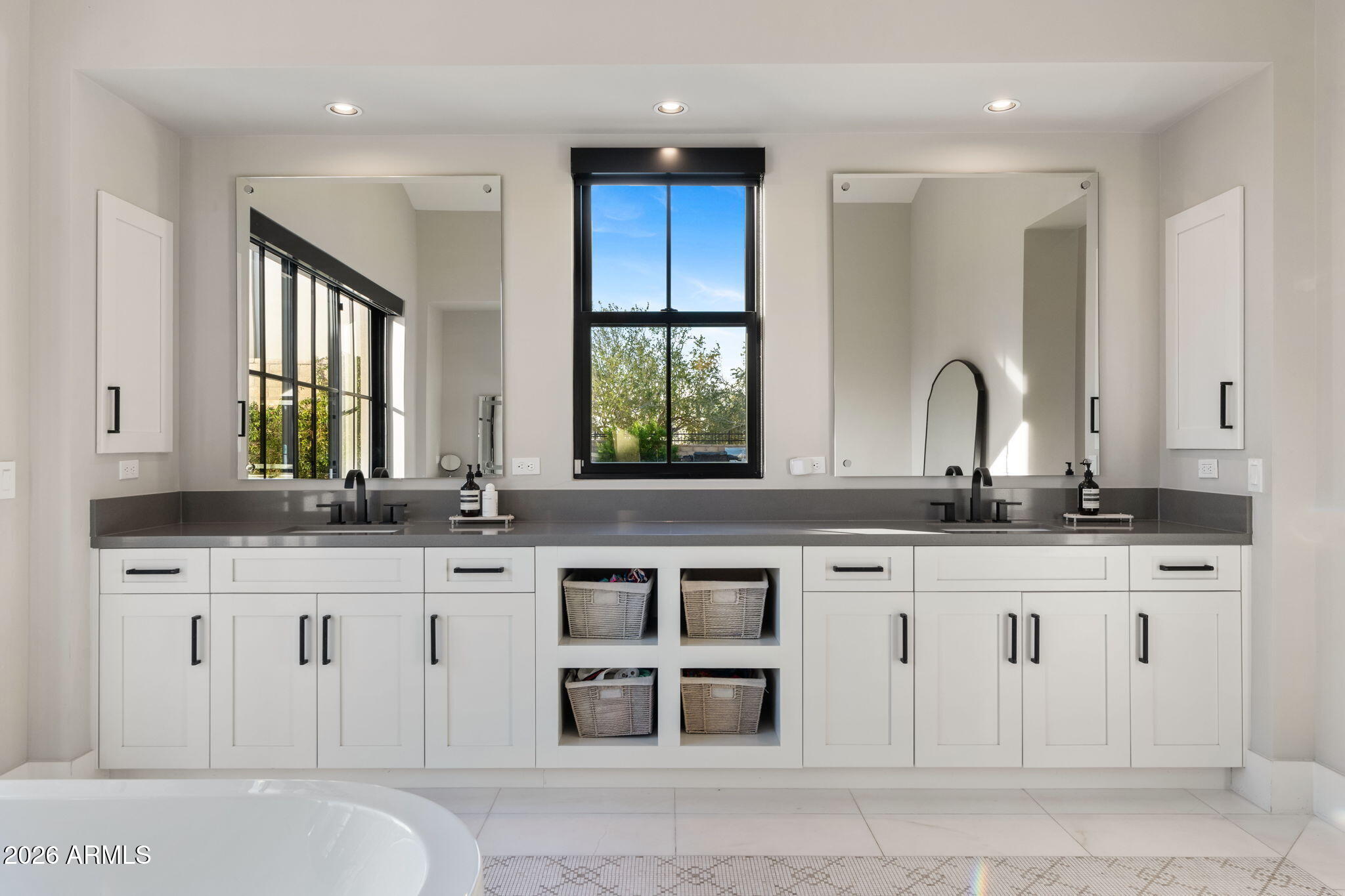 WHITE HORSE - Residential