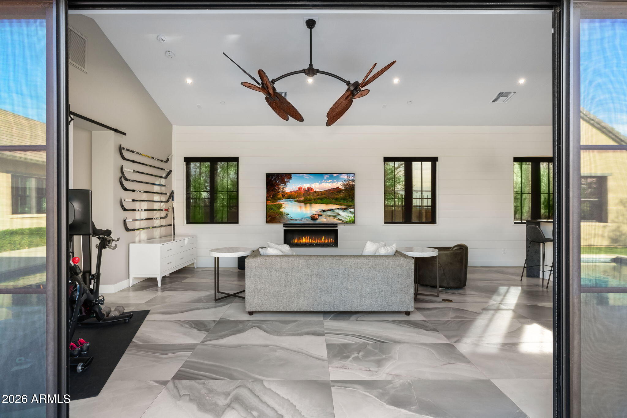 WHITE HORSE - Residential