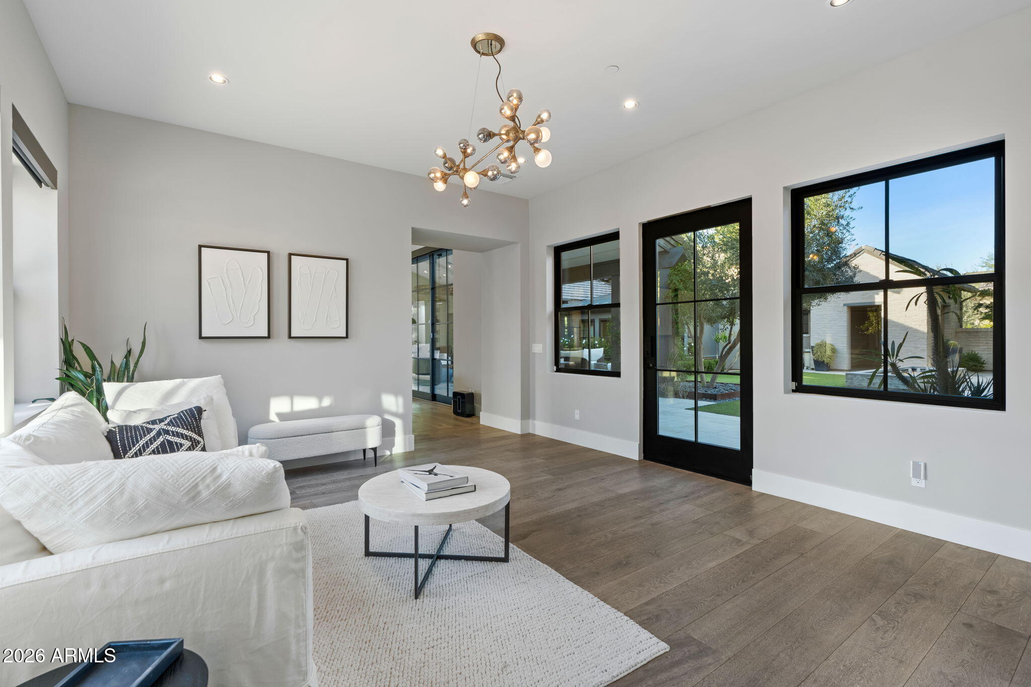 WHITE HORSE - Residential