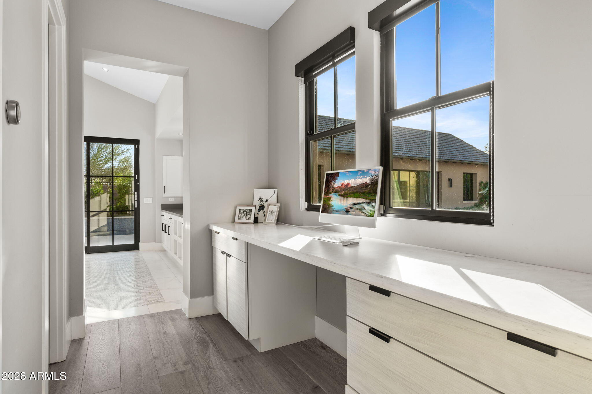 WHITE HORSE - Residential